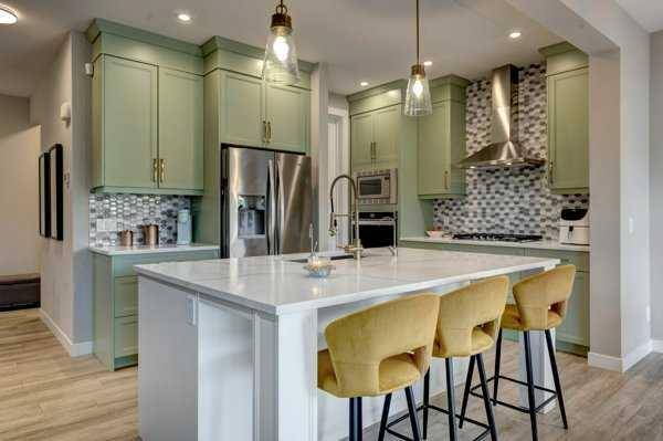 Calgary, AB T3M 3K6,144 Cranbrook GDNS W