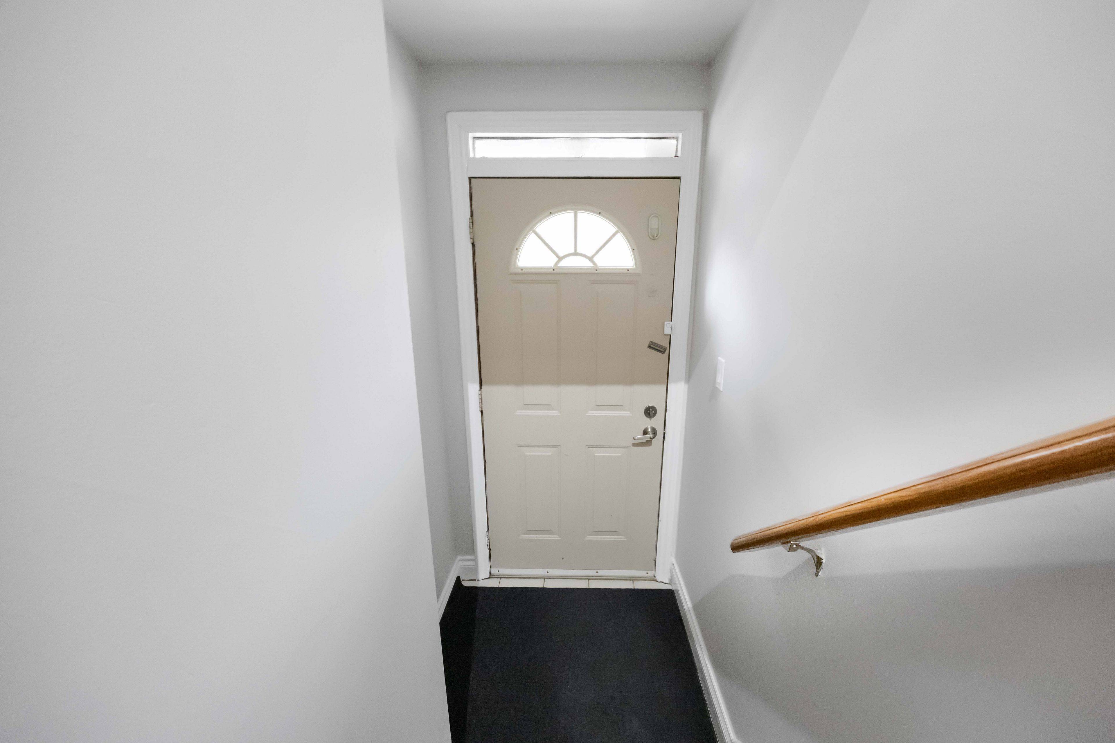 Toronto C01, ON M6J 3C9,211 Dovercourt RD #Upper