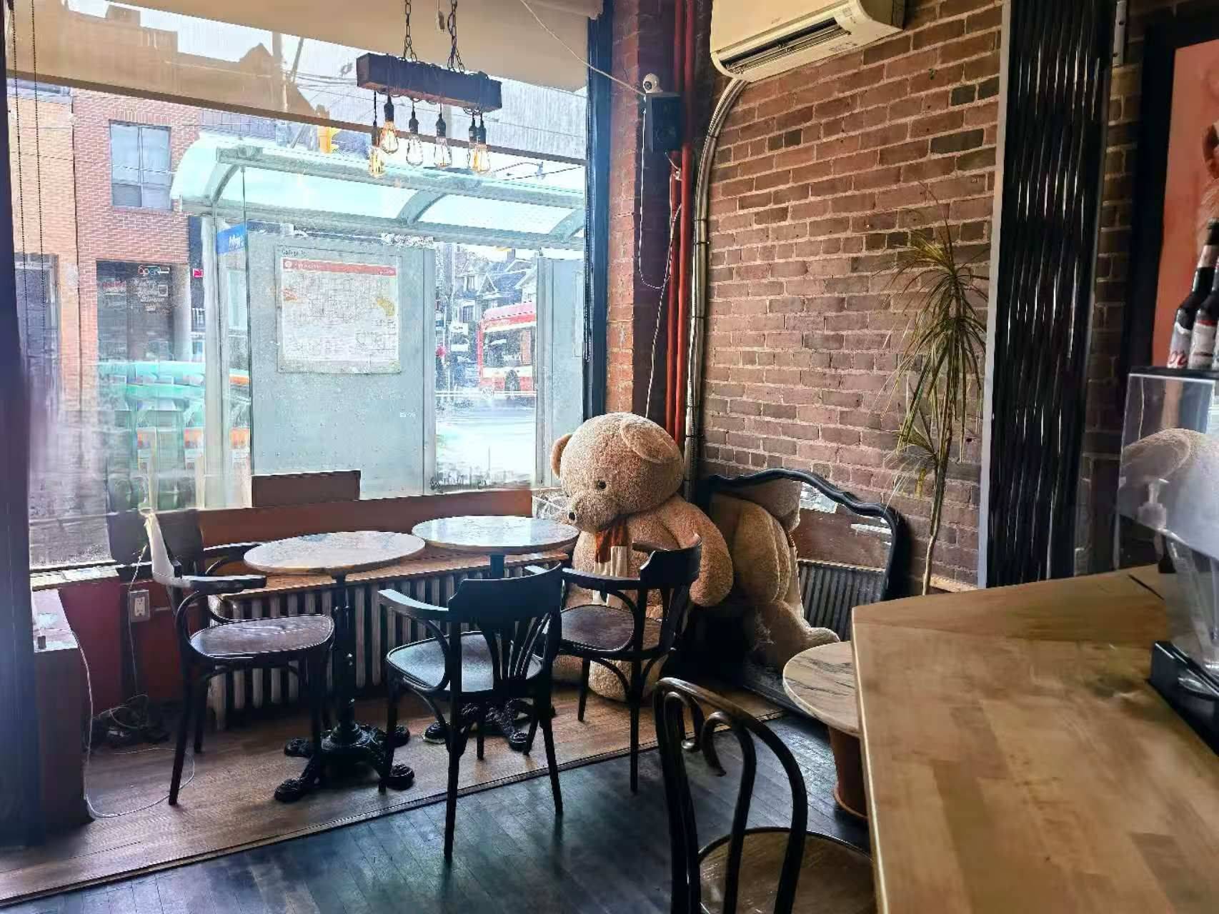 Toronto C01, ON M6H 1B3,1104 College ST