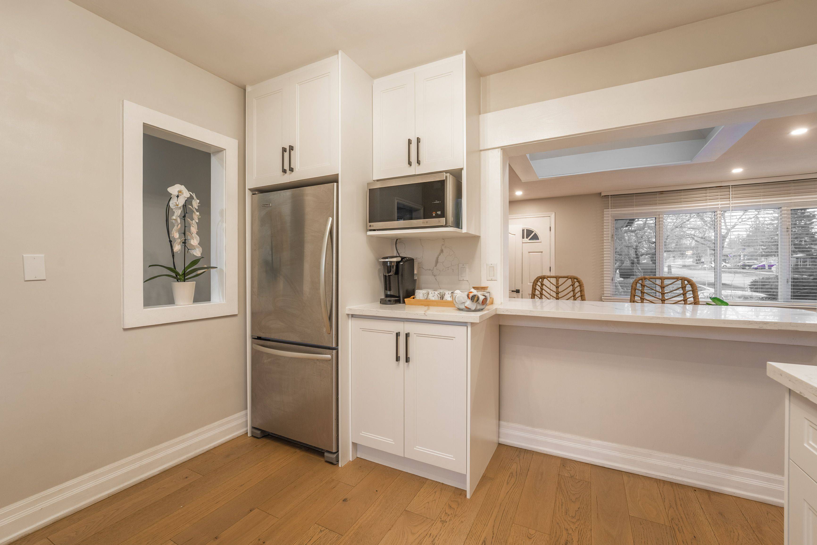 Oshawa, ON L1H 3Y5,201 Southlawn AVE