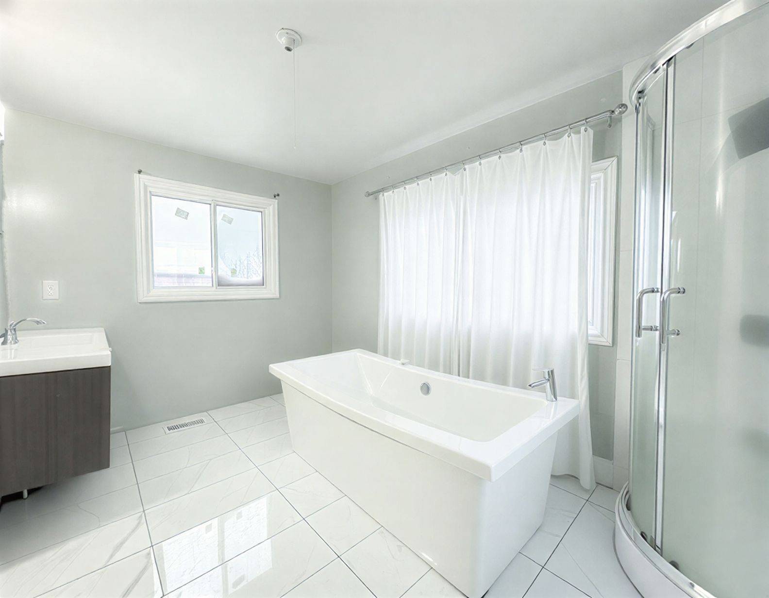 Toronto E04, ON M1R 3G4,5 Gooderham DR E