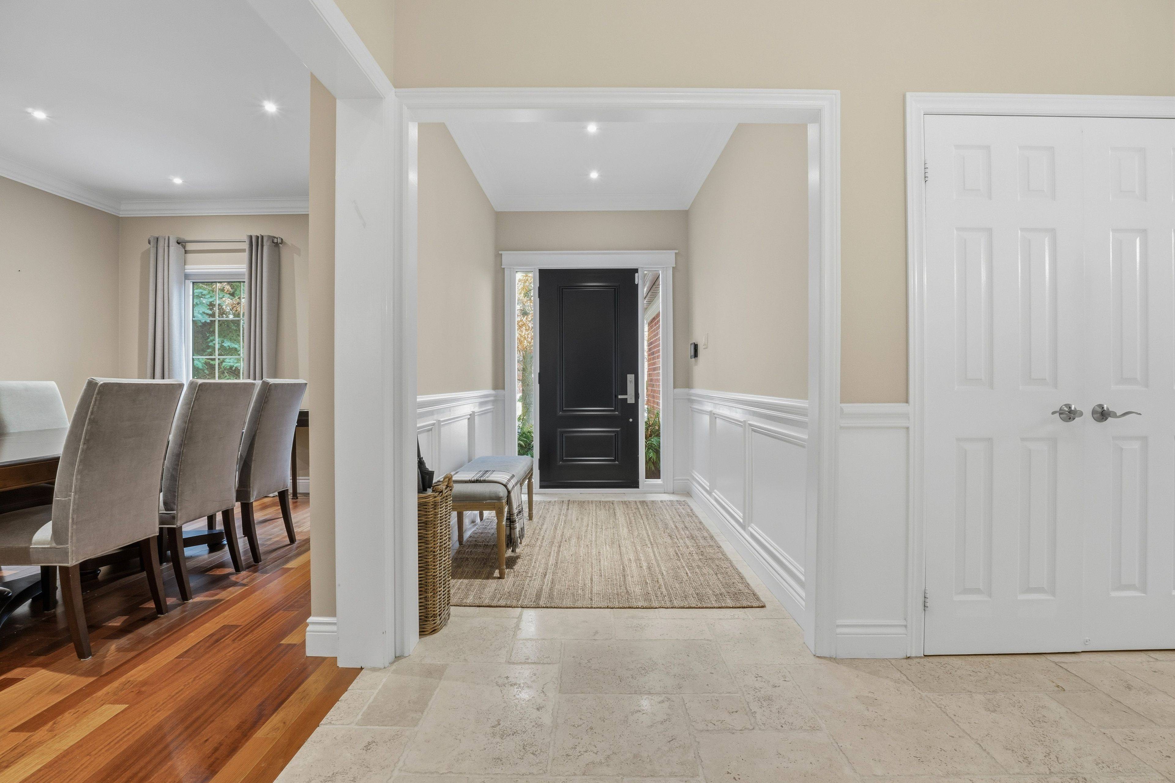 Richmond Hill, ON L4C 9P4,110 Regent ST