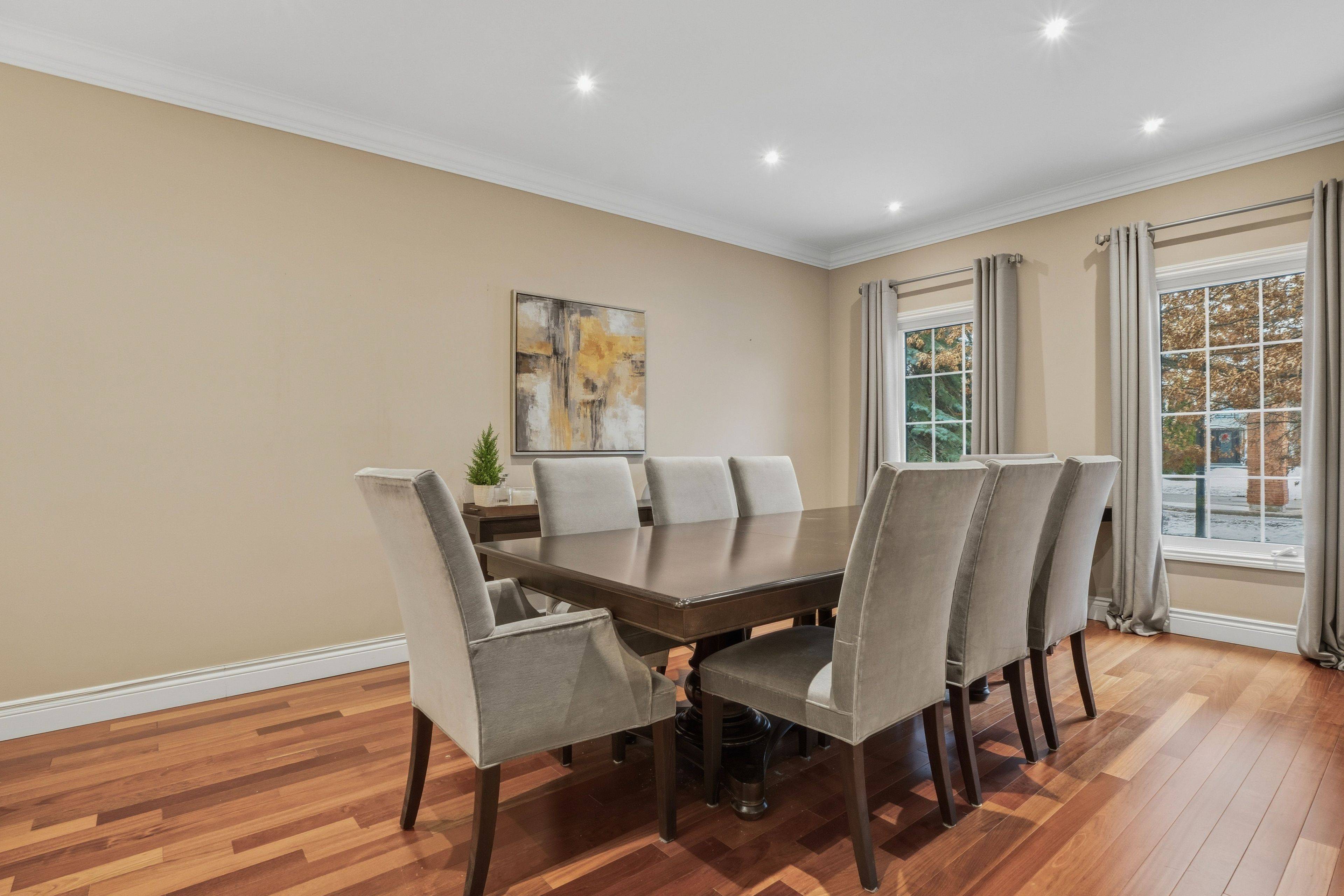 Richmond Hill, ON L4C 9P4,110 Regent ST