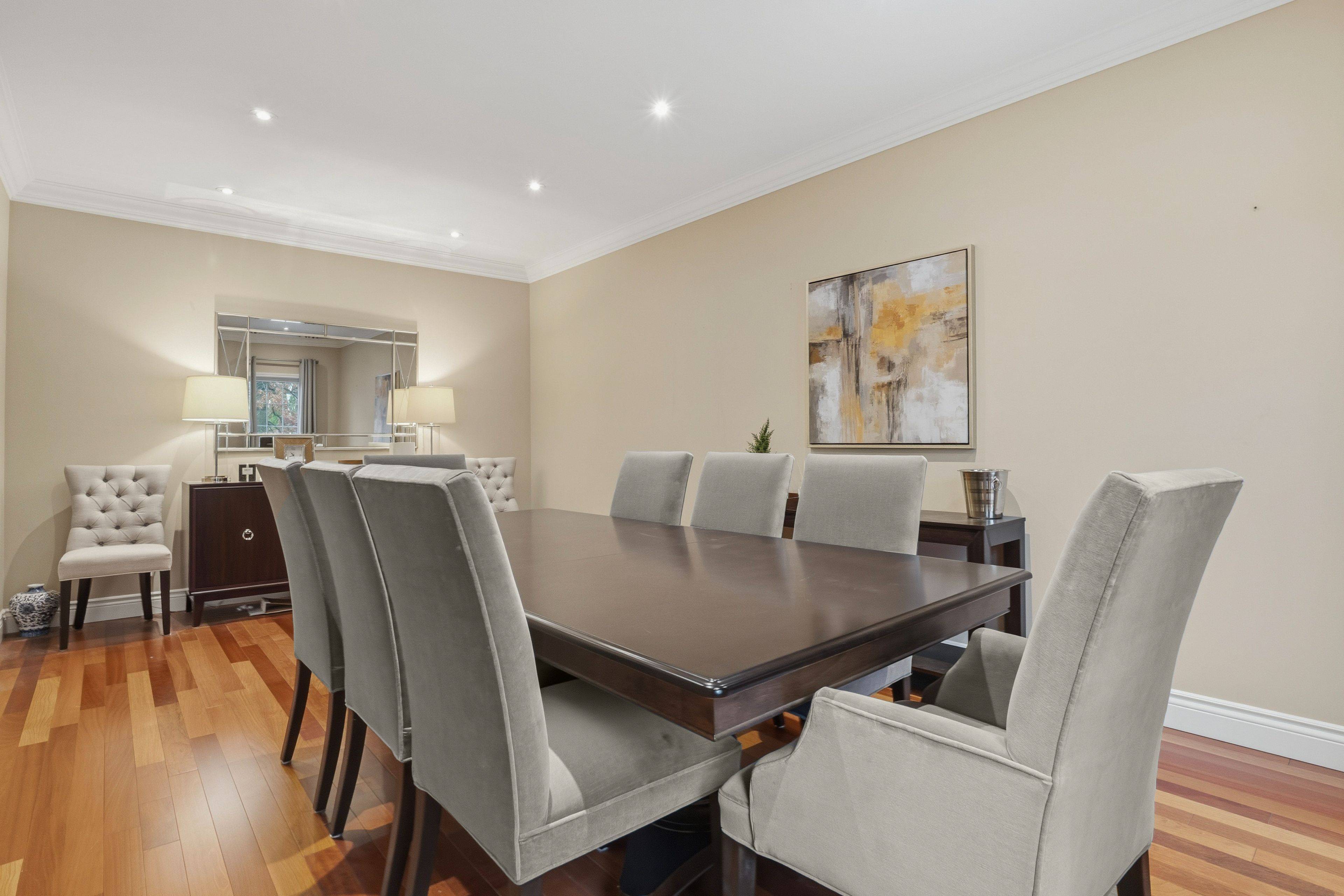 Richmond Hill, ON L4C 9P4,110 Regent ST