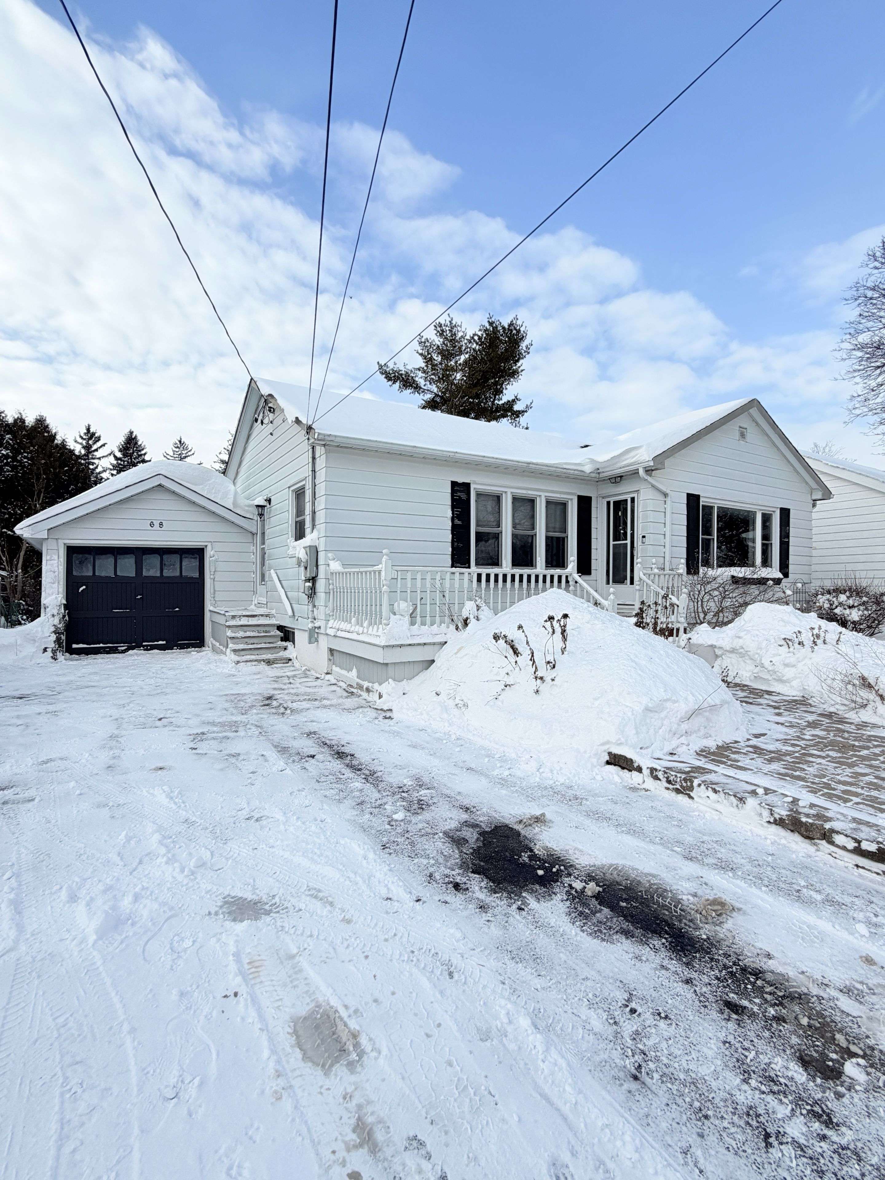 Whitchurch-stouffville, ON L4A 7W1,68 Montreal ST