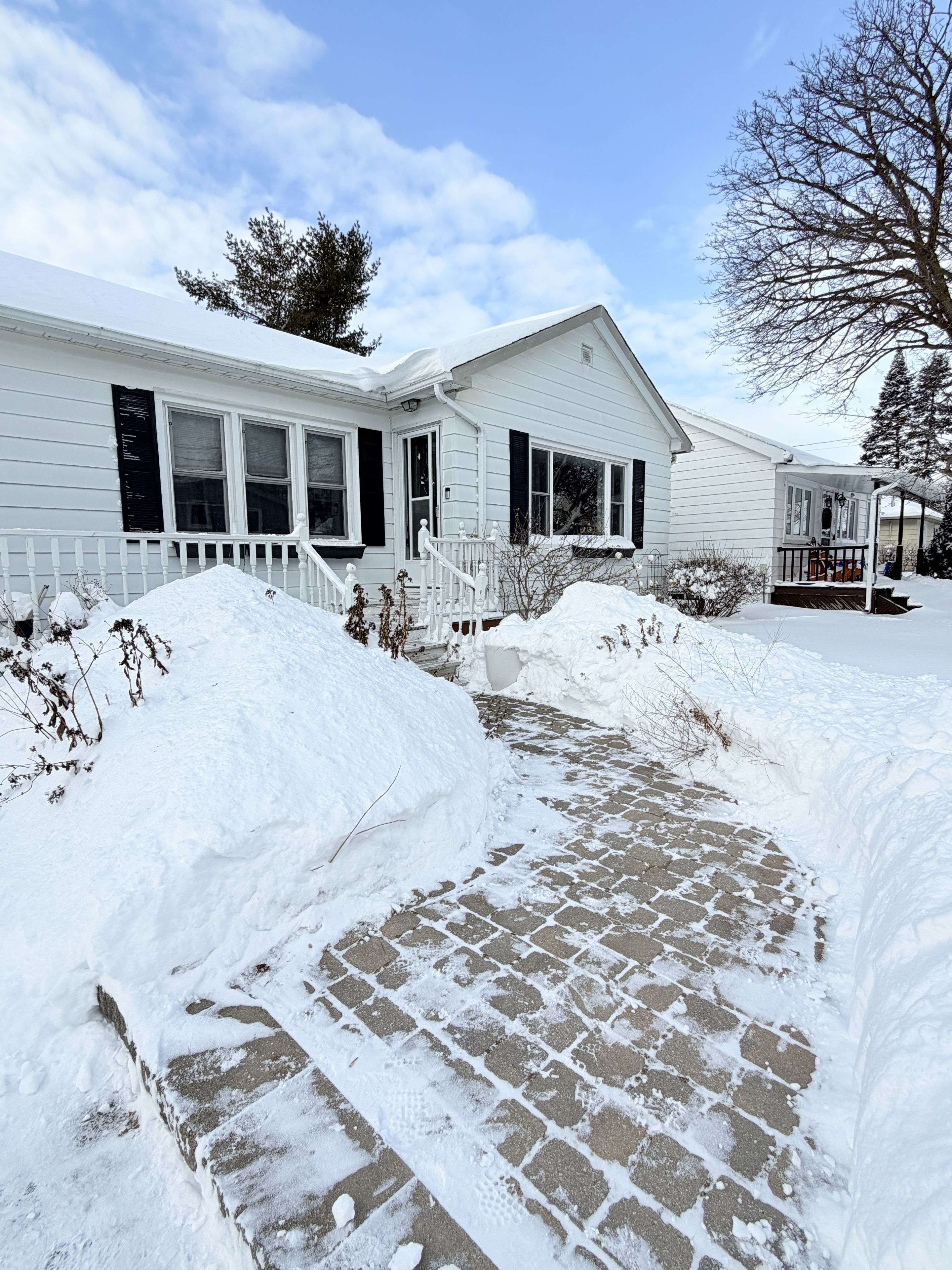 Whitchurch-stouffville, ON L4A 7W1,68 Montreal ST