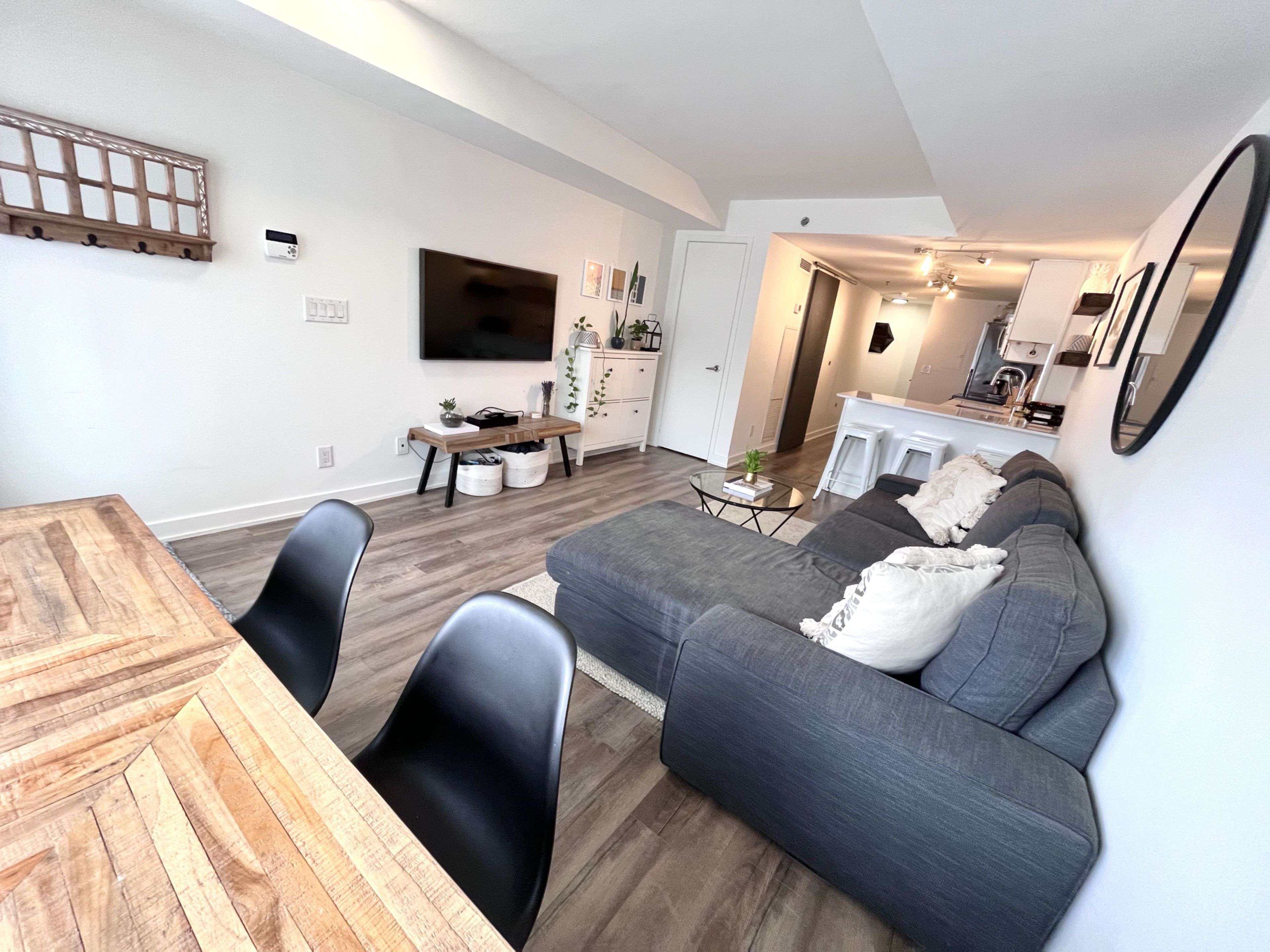 Toronto W06, ON M8V 0A7,11 Superior AVE #TH1