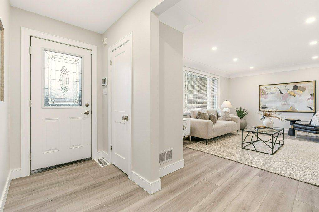 Burlington, ON L7N 2X2,590 Cumberland AVE