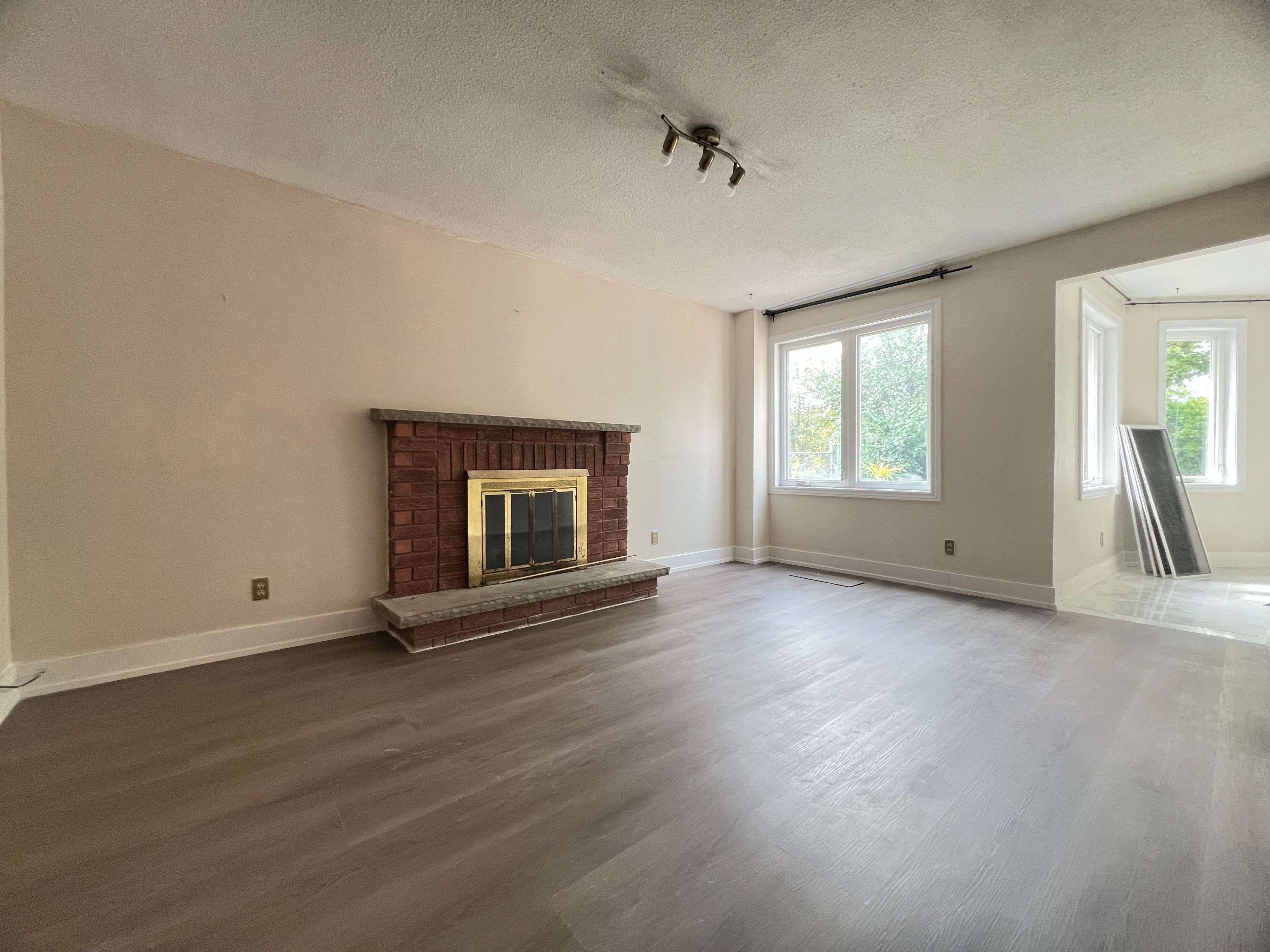 Mississauga, ON L5R 1R8,277 Huntington Ridge DR #Upper