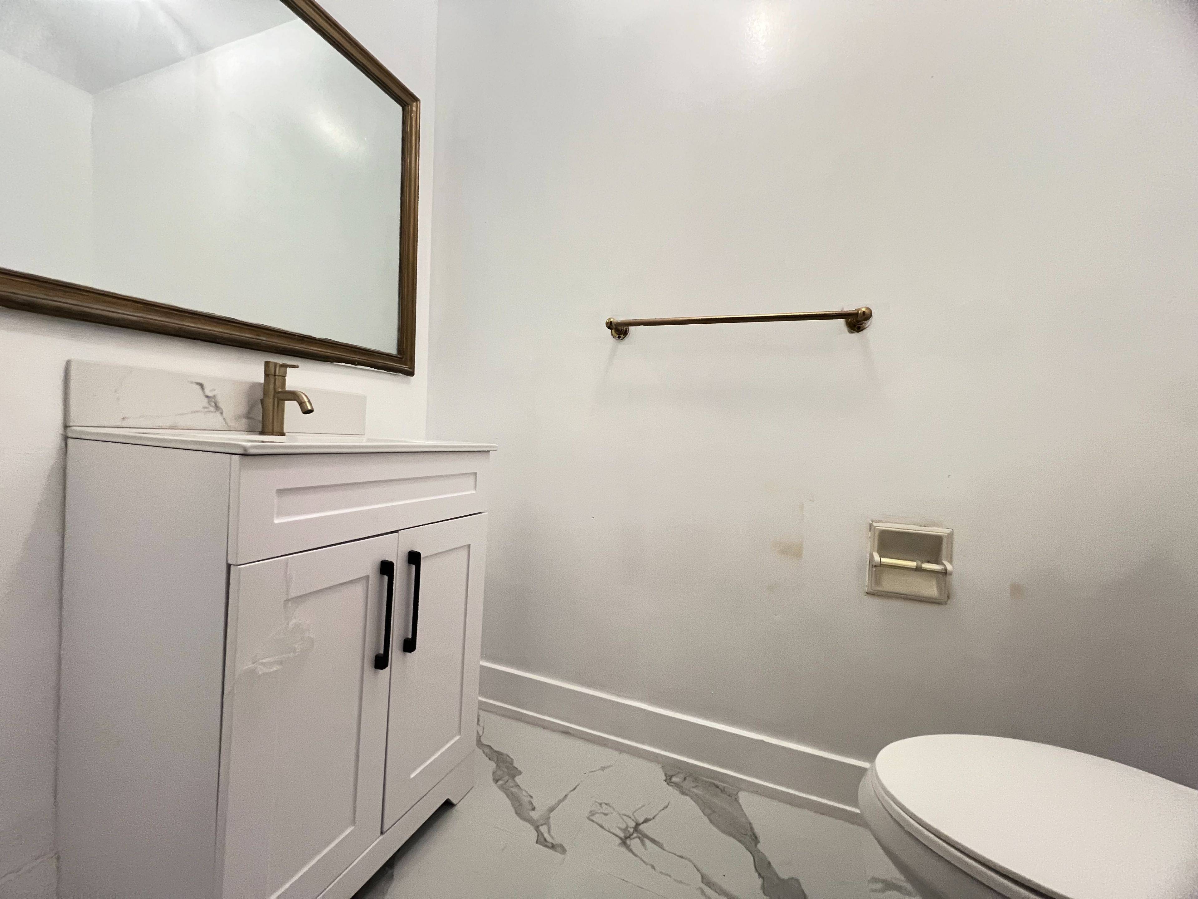 Mississauga, ON L5R 1R8,277 Huntington Ridge DR #Upper