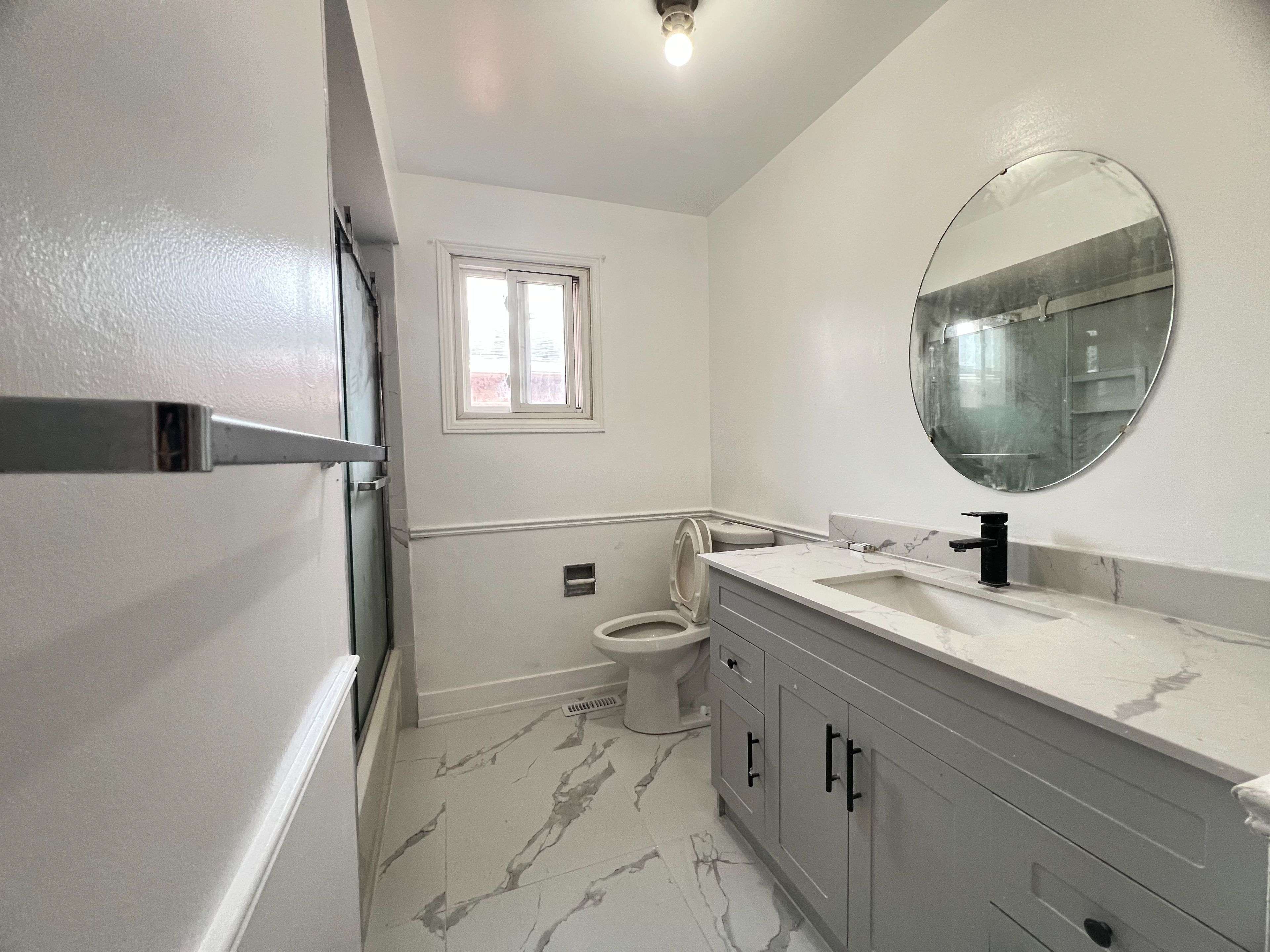 Mississauga, ON L5R 1R8,277 Huntington Ridge DR #Upper