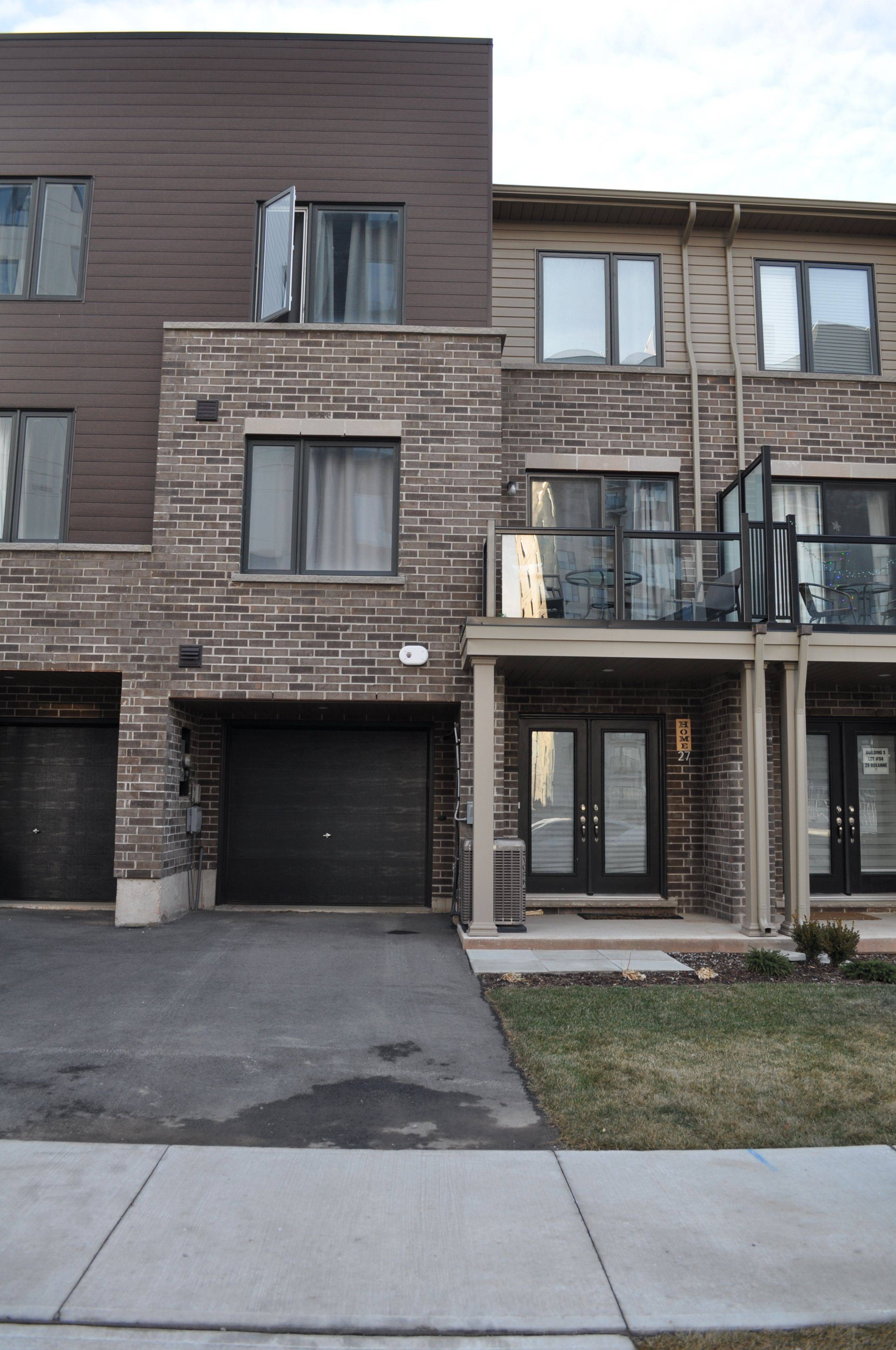 Hamilton, ON L8H 1L9,27 Roxanne DR