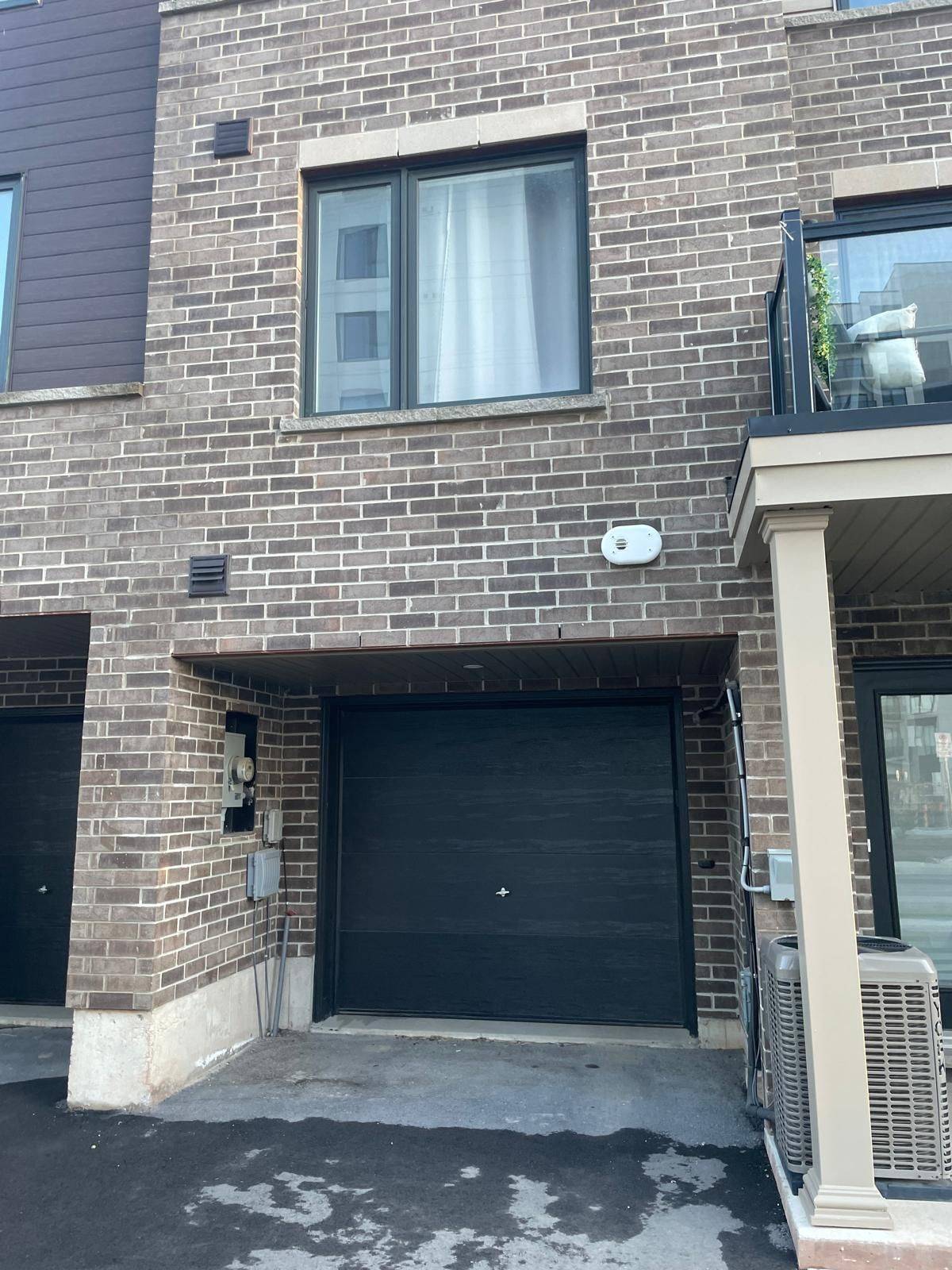 Hamilton, ON L8H 1L9,27 Roxanne DR