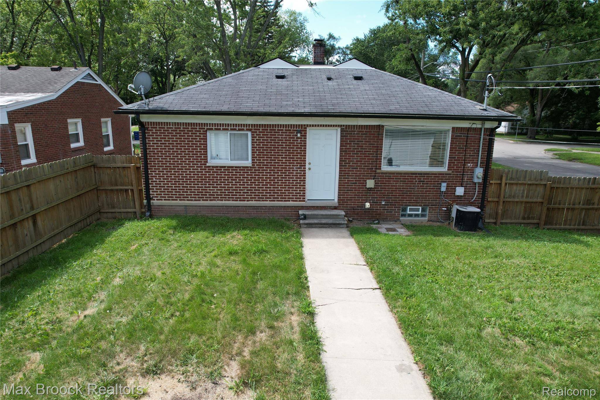 Redford, MI 48240,19394 Woodworth