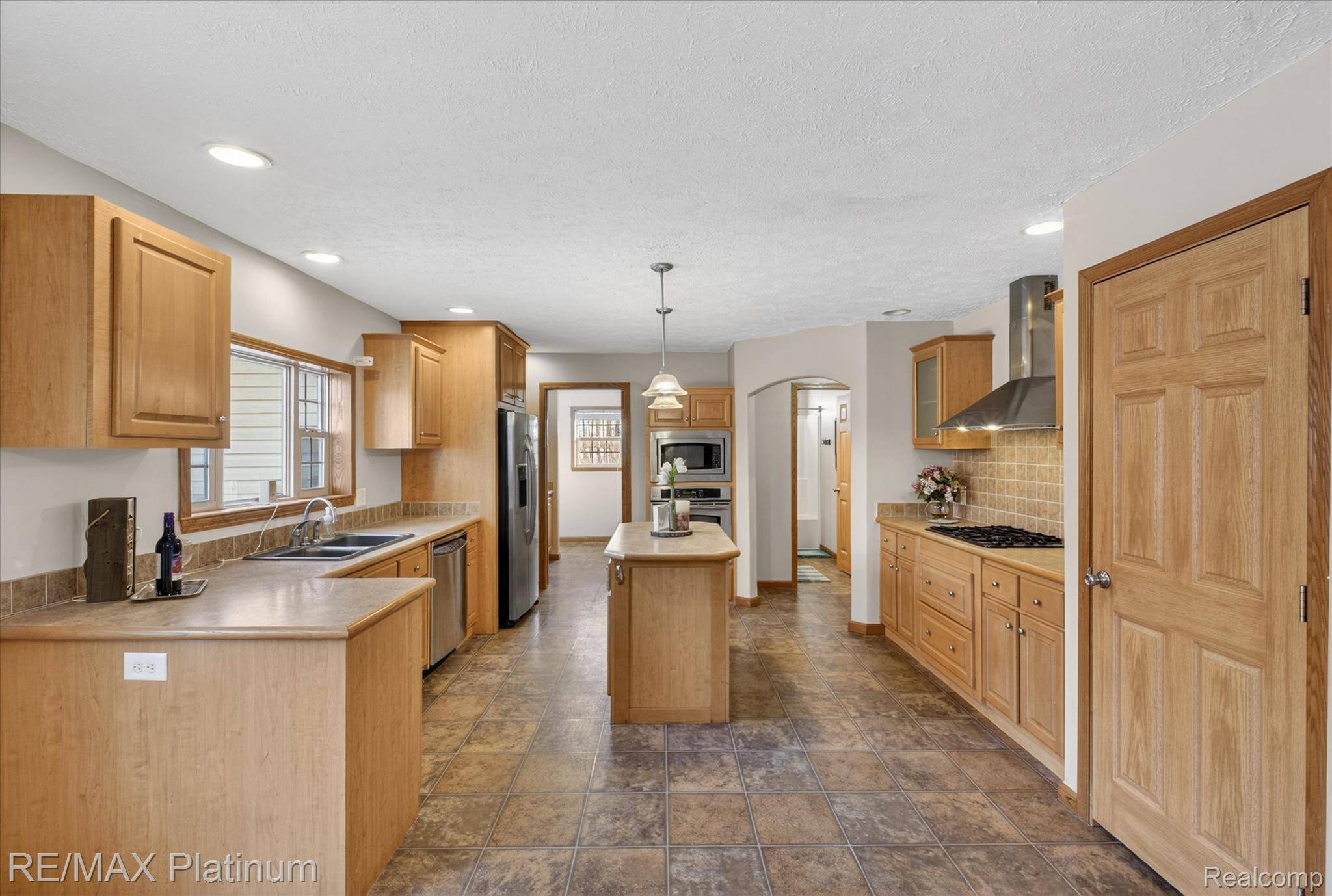 Milford, MI 48381,2670 E Maple RD