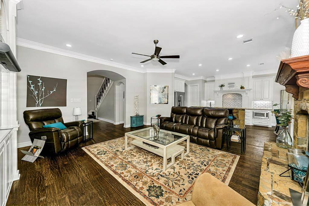 Fort Worth, TX 76179,8917 Crest Wood Drive