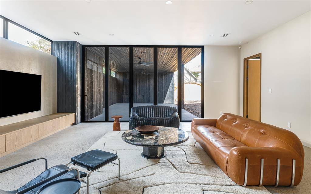 Dallas, TX 75214,6145 Llano Avenue