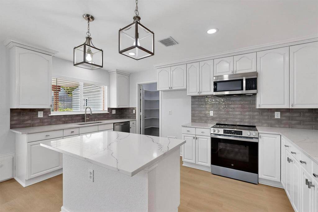 Roanoke, TX 76262,328 Cortland Circle