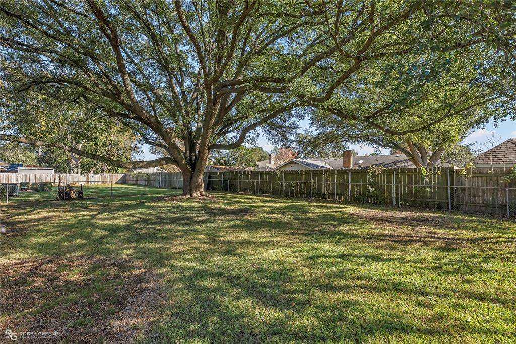 Shreveport, LA 71105,7325 Camelback Drive