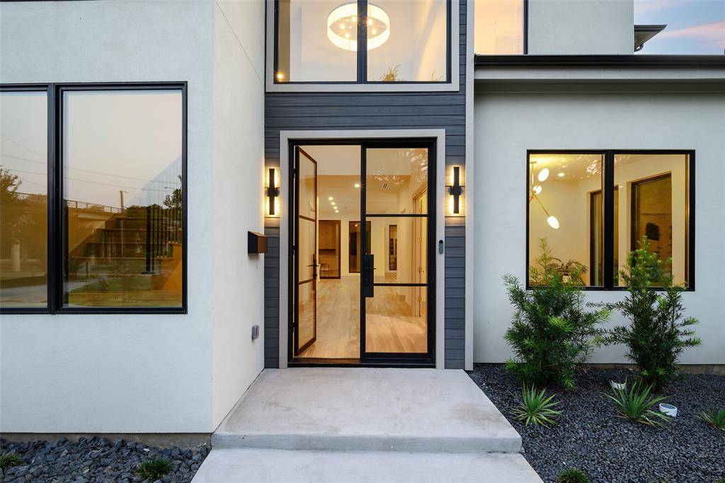 Dallas, TX 75214,6984 Santa Barbara Drive