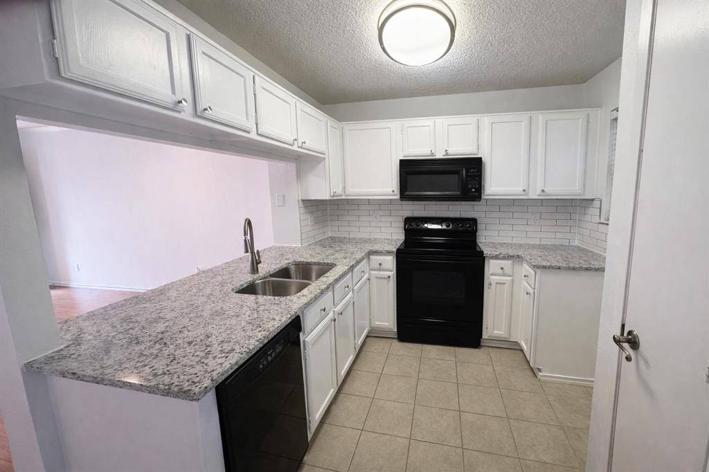 Euless, TX 76039,17 Abbey Road