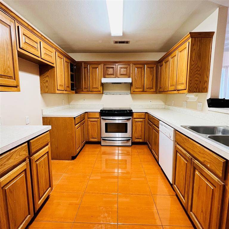 Dallas, TX 75236,5022 El Sol Street