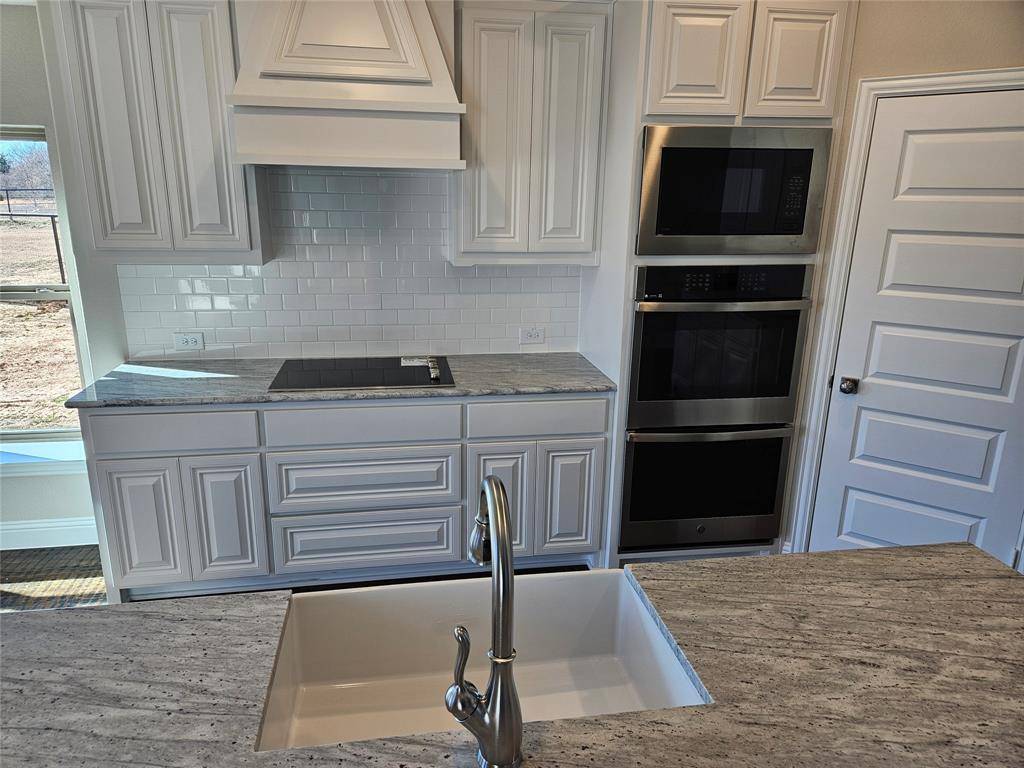 Whitesboro, TX 76273,400 Willie's Court