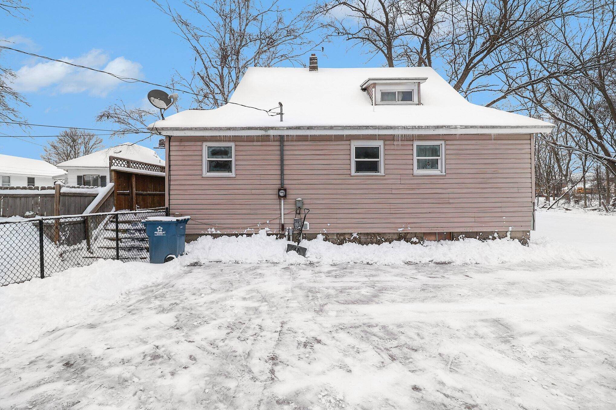 Hart, MI 49420,219 S Apple ST