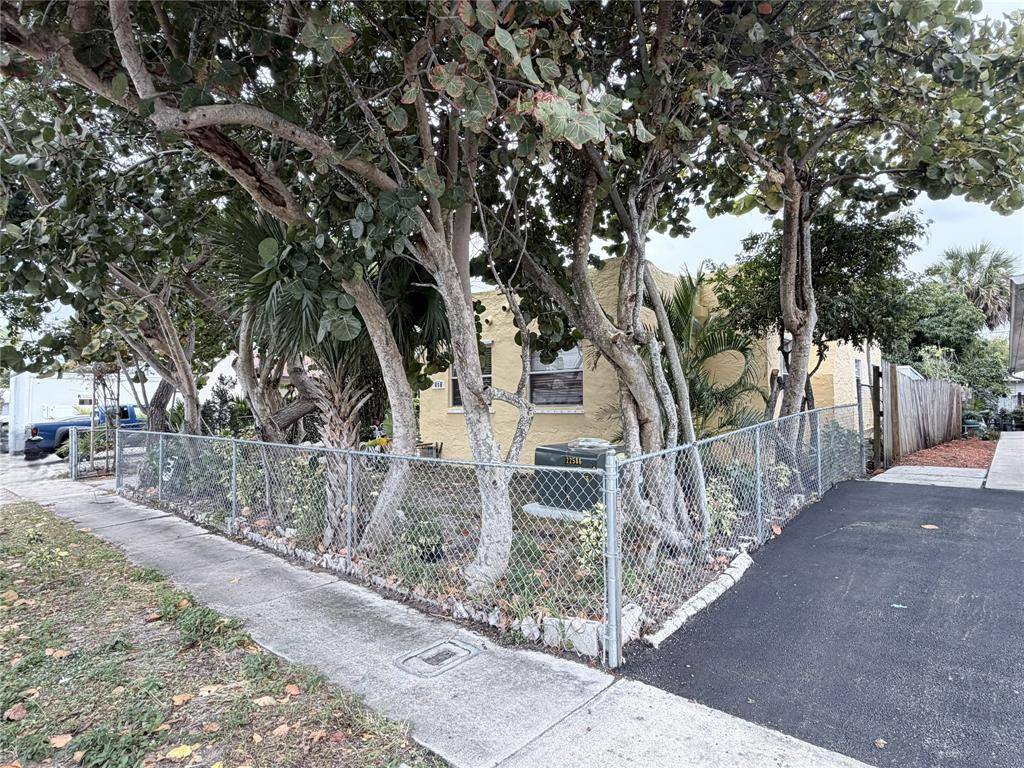 West Palm Beach, FL 33405,416 Revere Rd