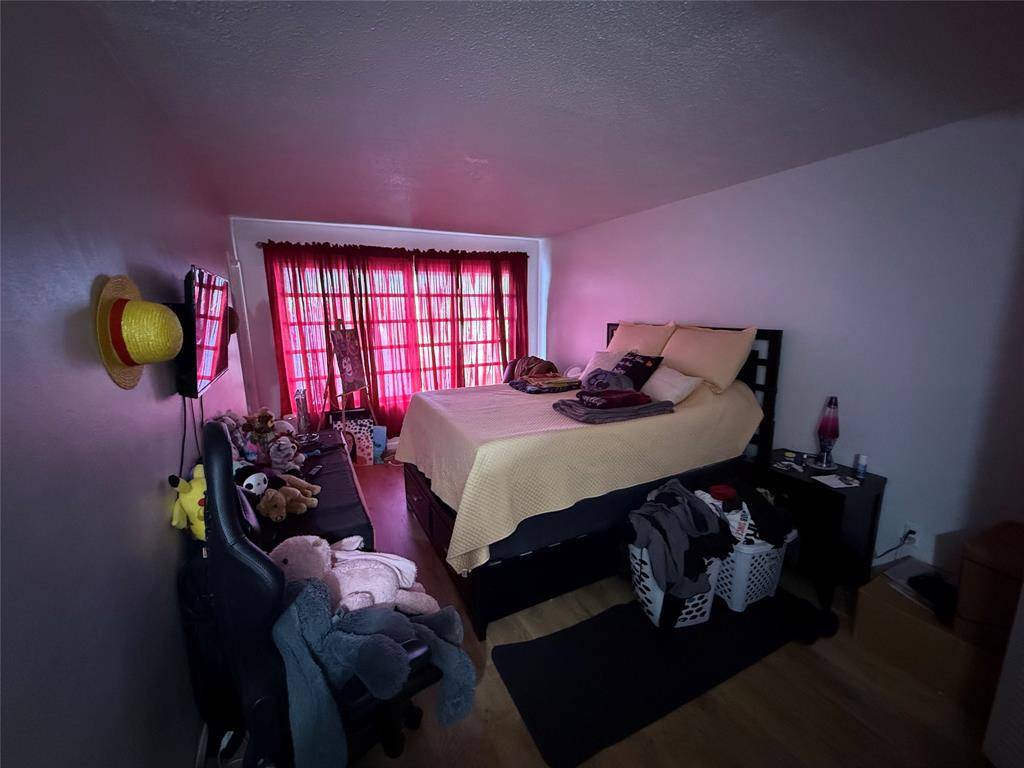 Miami, FL 33179,1300 NE 191st St #305