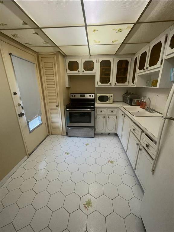 Miami, FL 33179,1300 NE 191st St #305