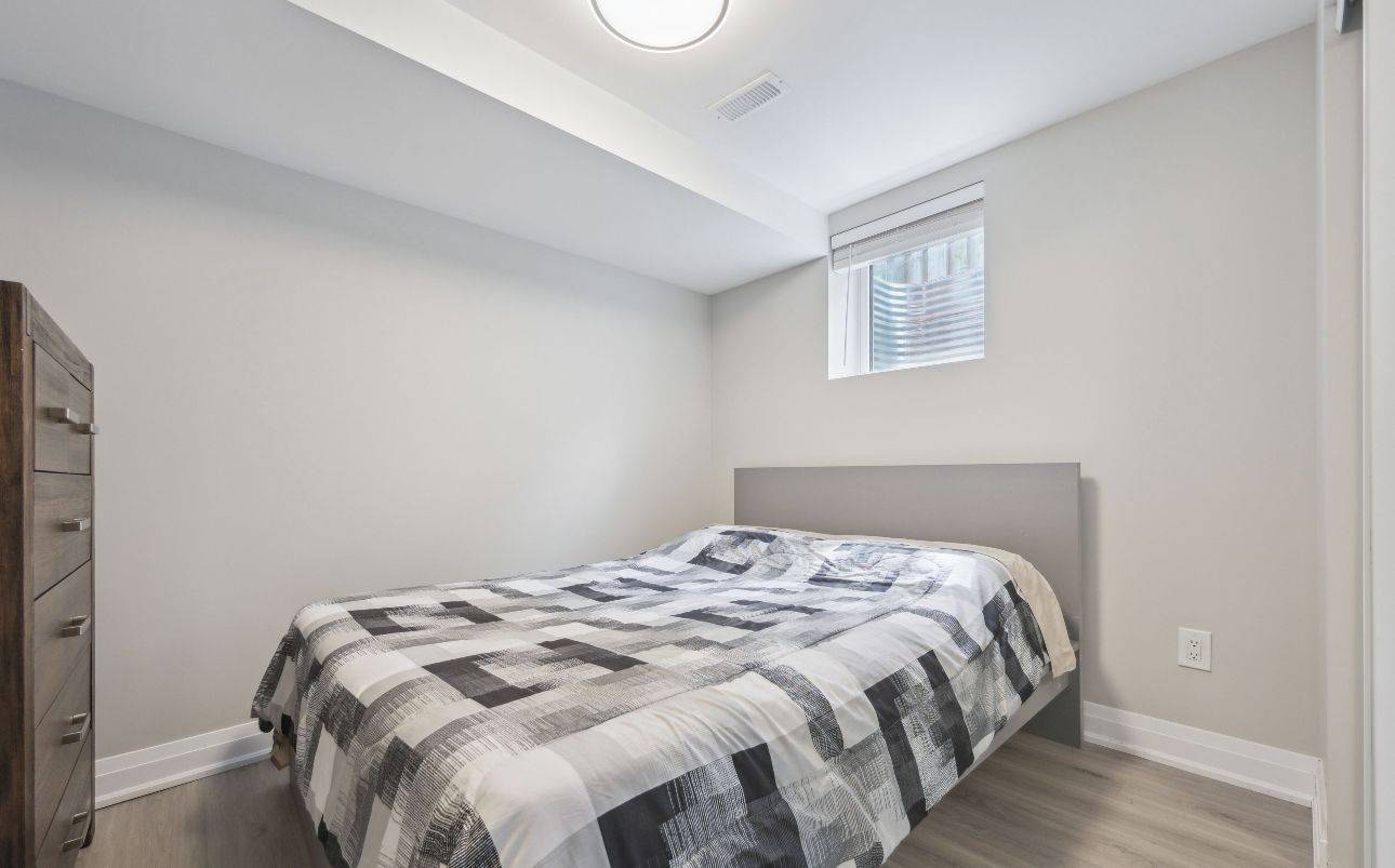 Oakville, ON L6M 3B7,1151 Lindsay DR #Basement