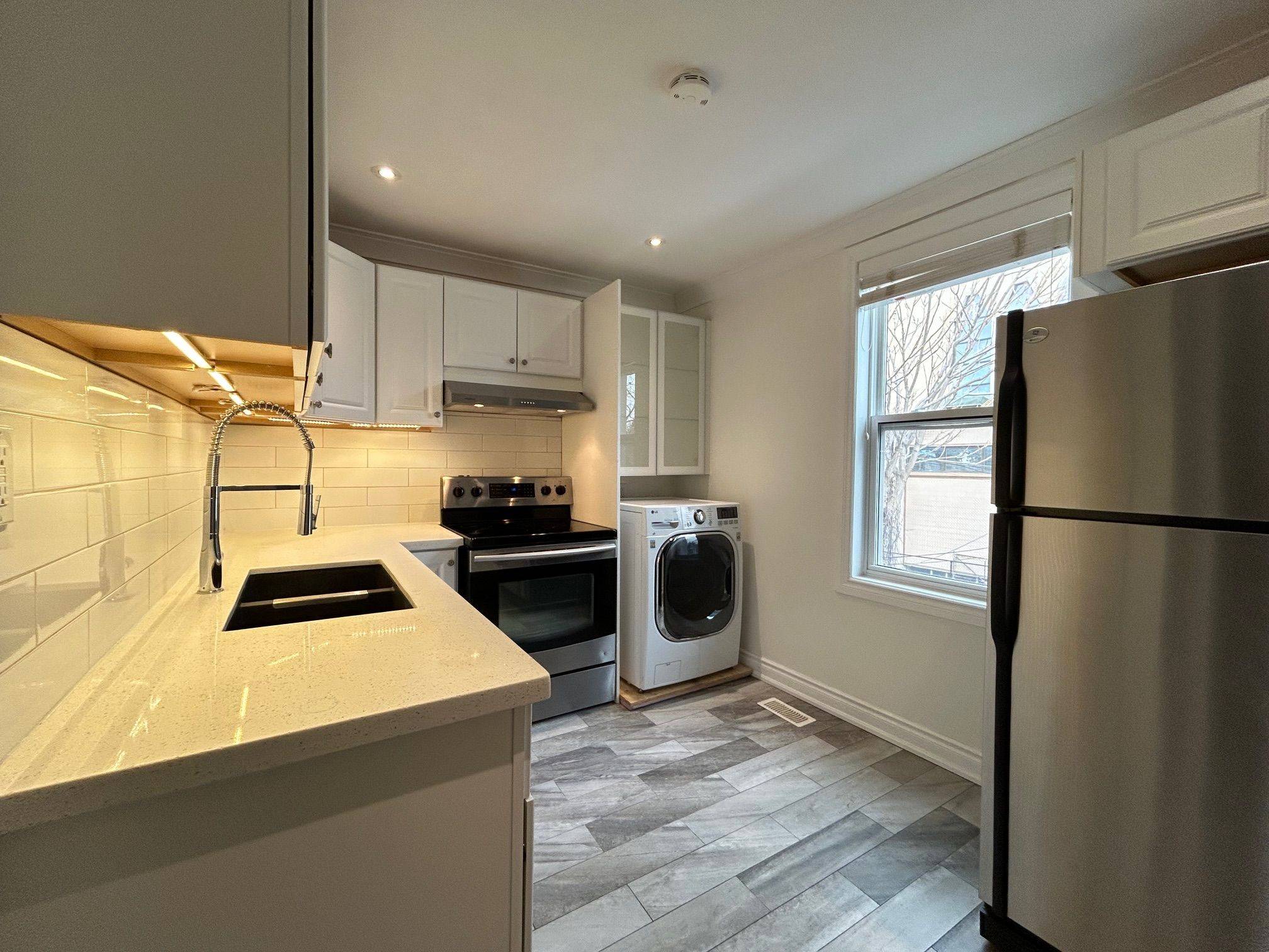 Toronto W02, ON M6G 3V2,825 Ossington AVE #2nd Flr