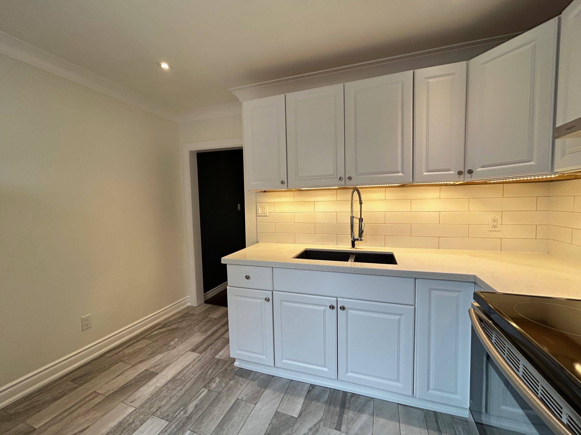 Toronto W02, ON M6G 3V2,825 Ossington AVE #2nd Flr