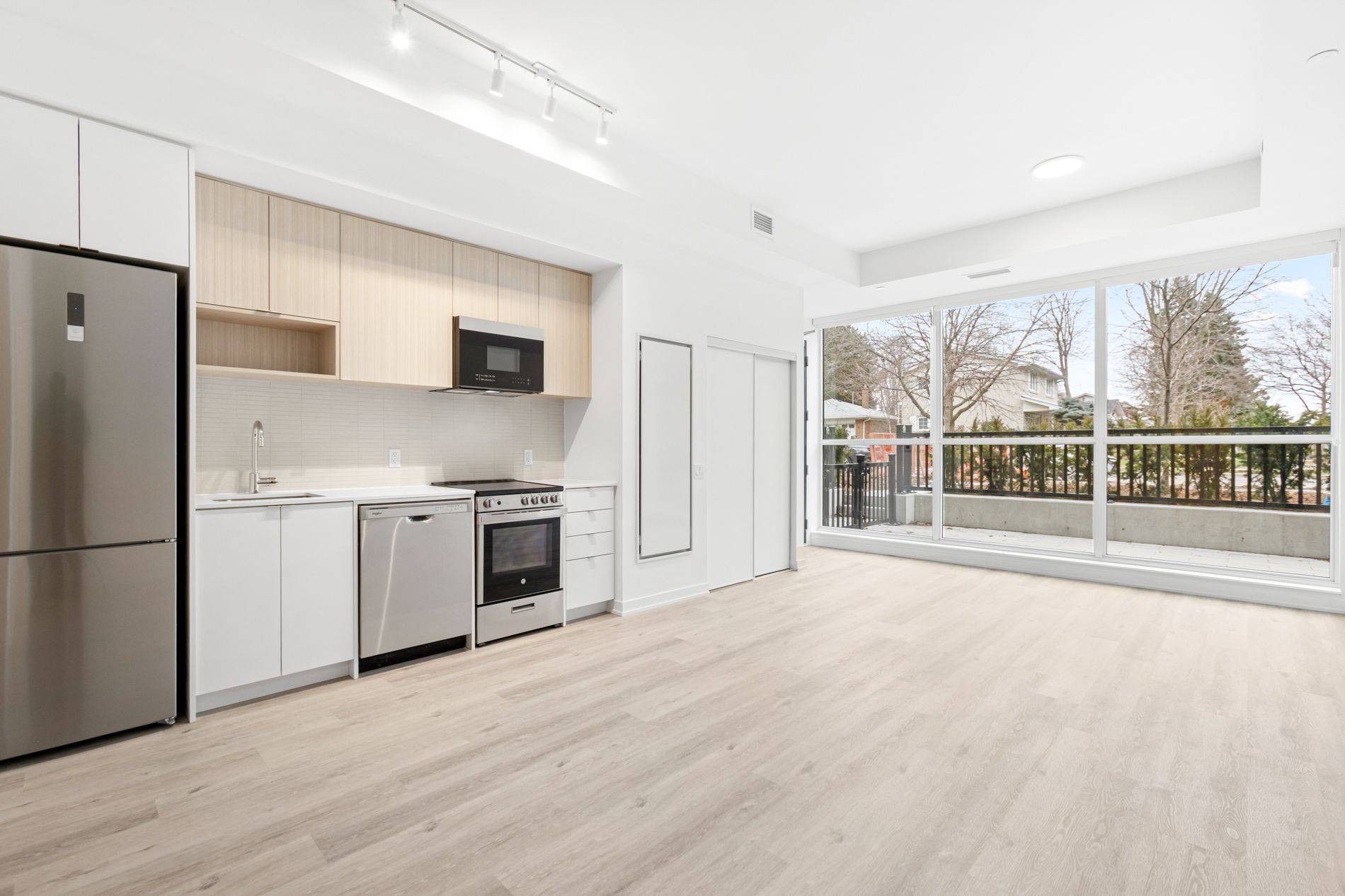 Toronto W08, ON M9C 0E3,45 Broadfield DR W #112