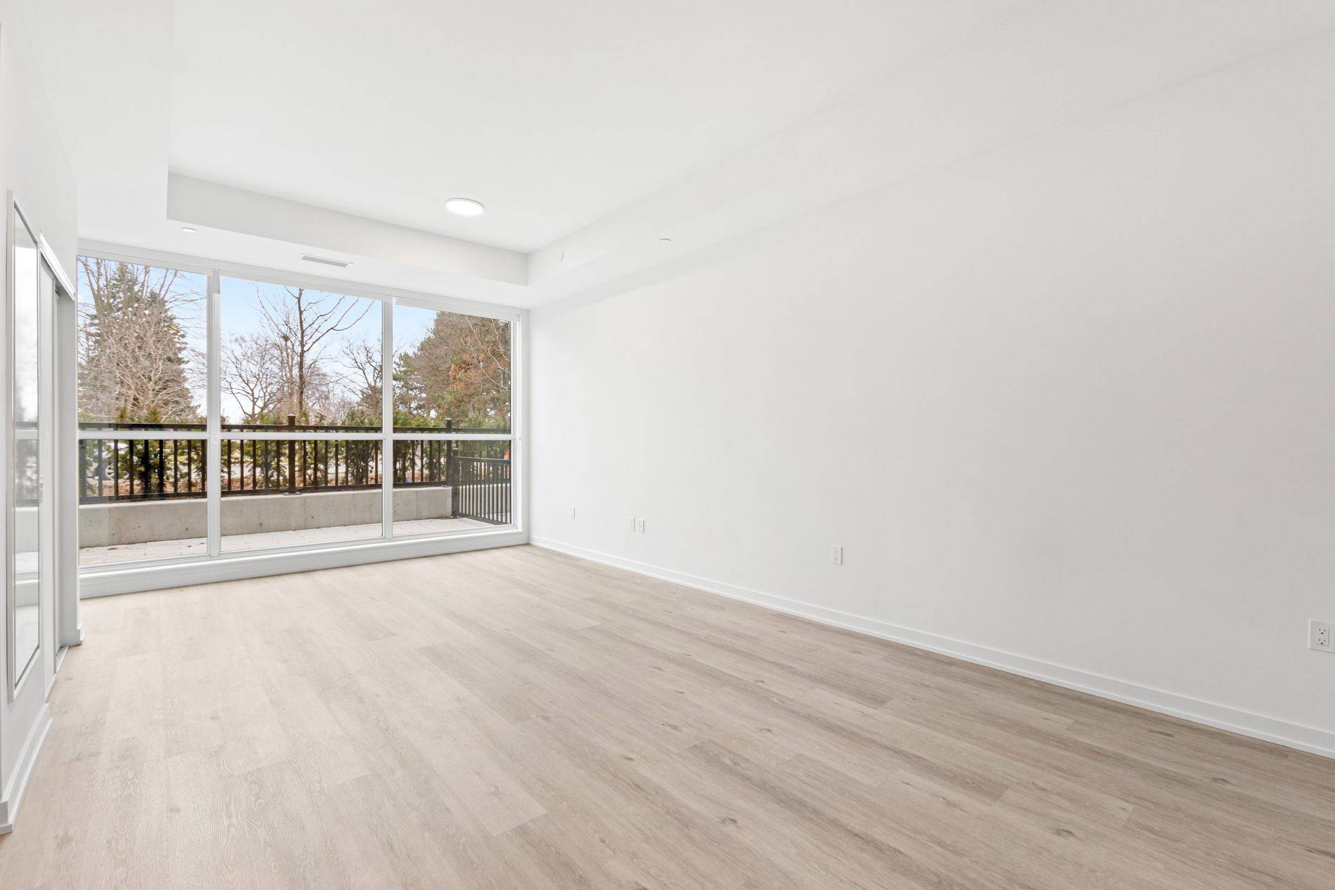 Toronto W08, ON M9C 0E3,45 Broadfield DR W #112