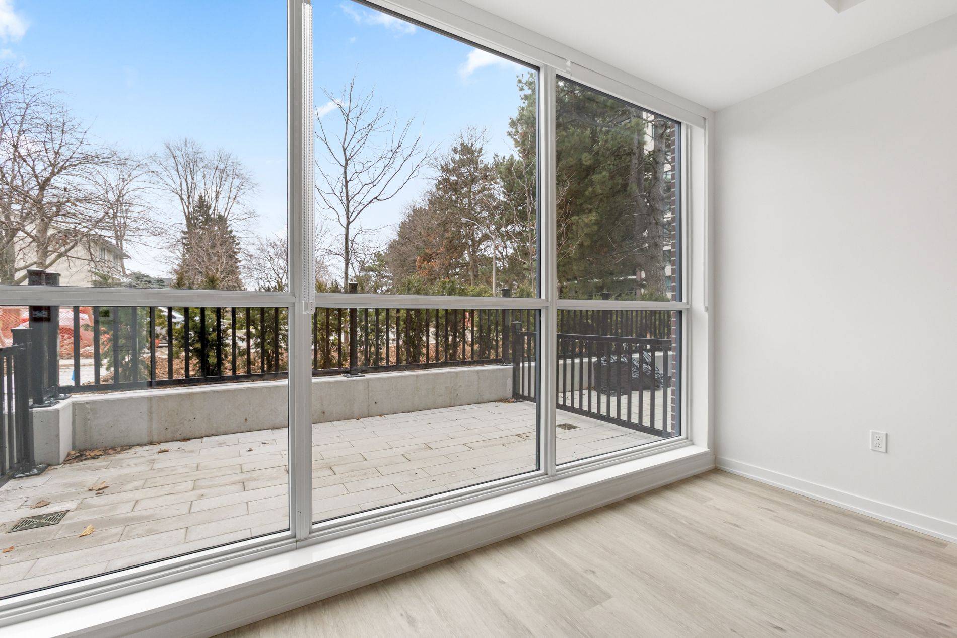 Toronto W08, ON M9C 0E3,45 Broadfield DR W #112