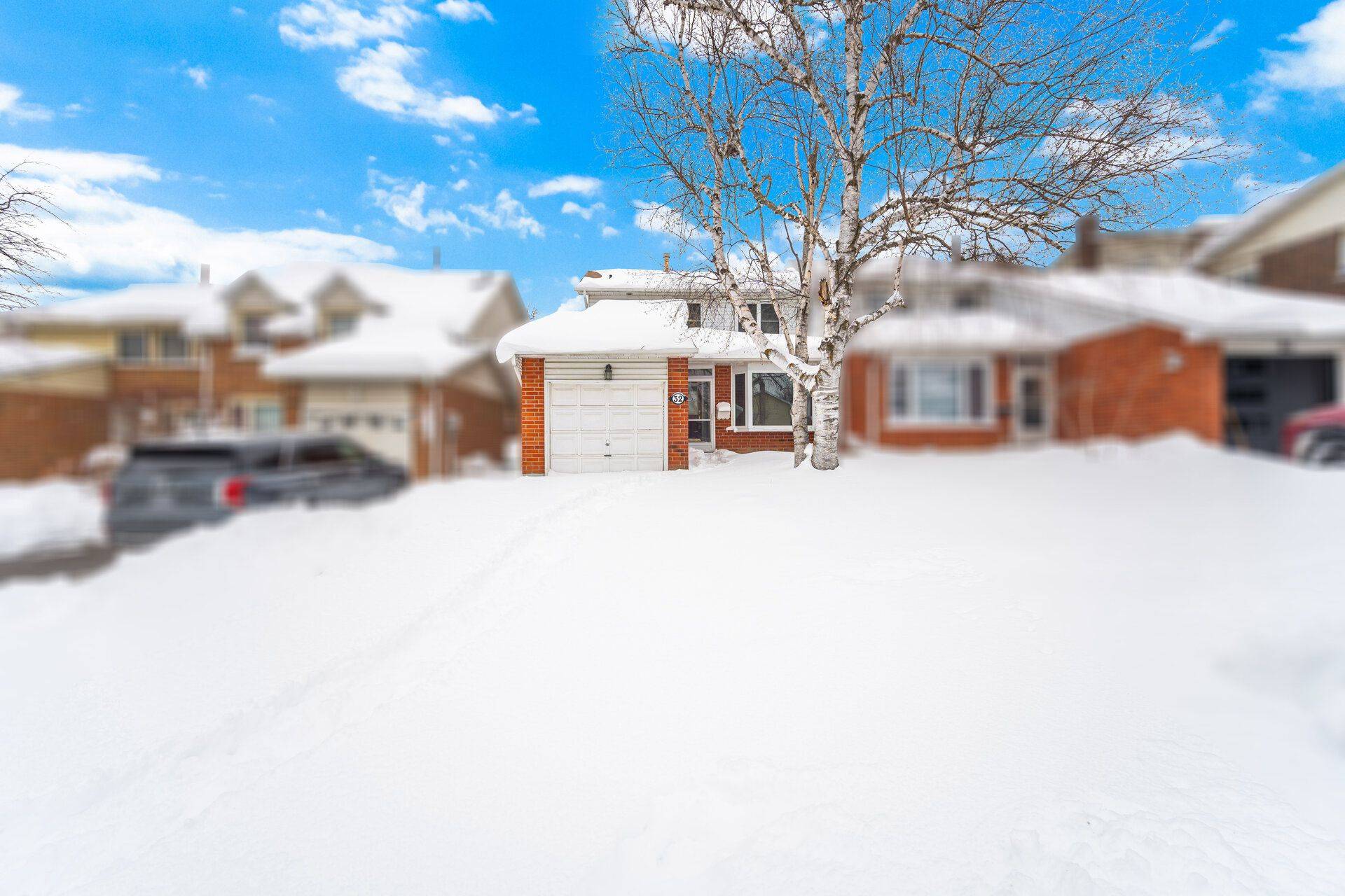 Brampton, ON L6Z 1J3,32 Courtleigh SQ