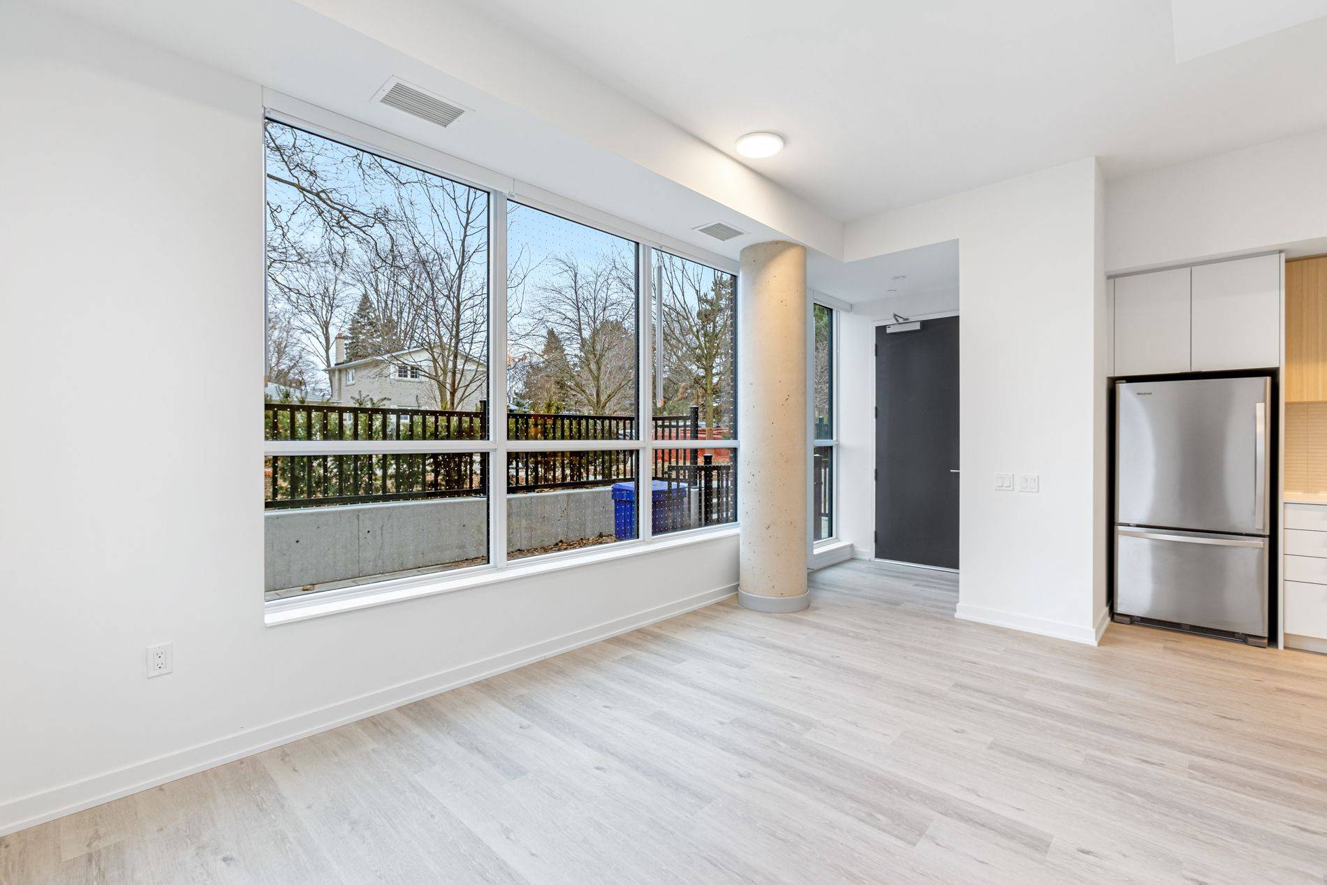 Toronto W08, ON M9C 0E3,49 Broadfield DR W #116