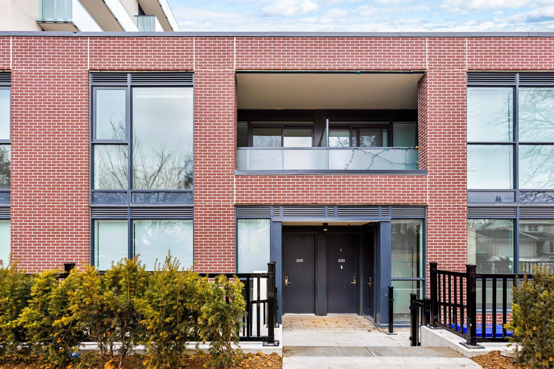 Toronto W08, ON M9C 0E3,49 Broadfield DR W #229