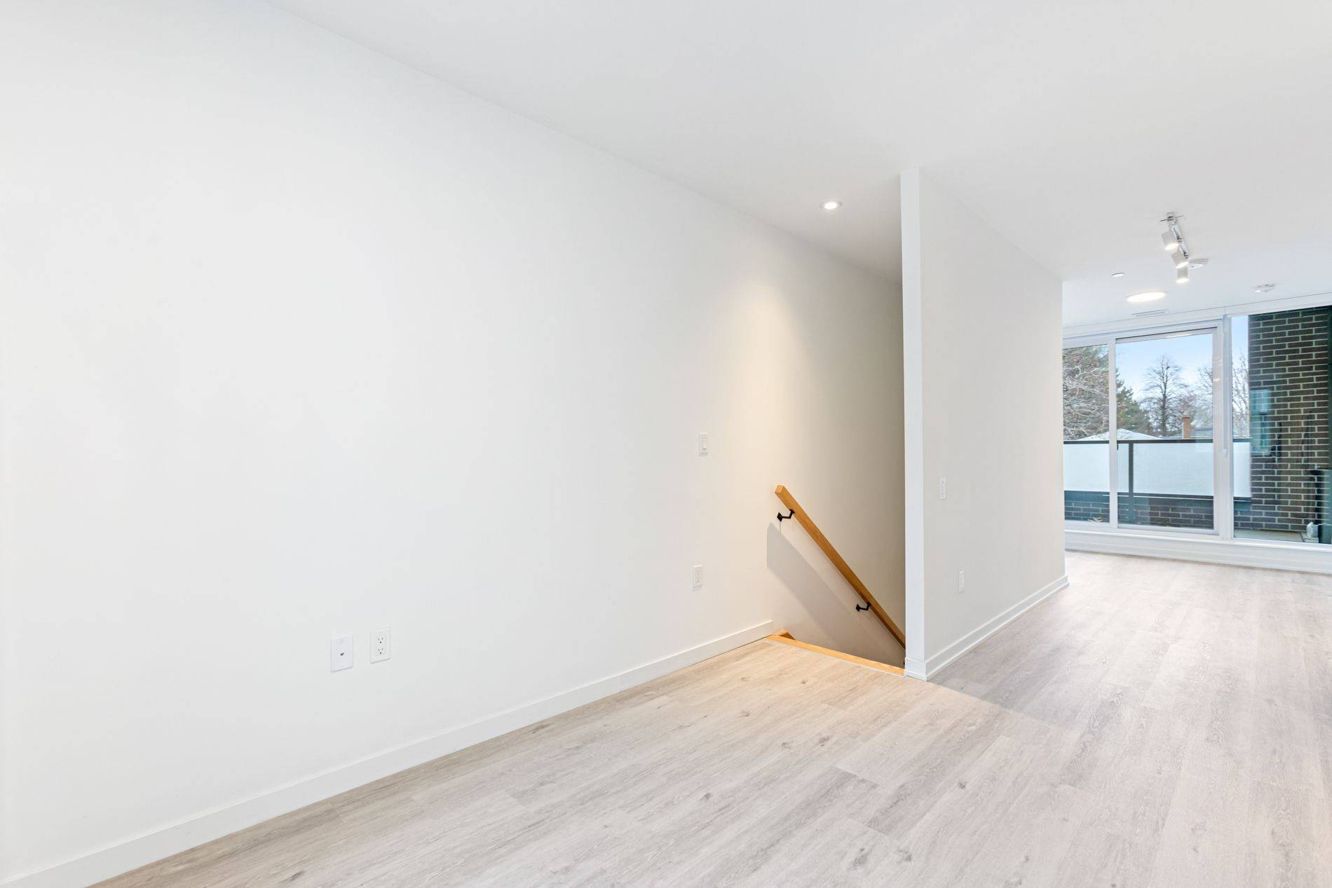 Toronto W08, ON M9C 0E3,49 Broadfield DR W #229