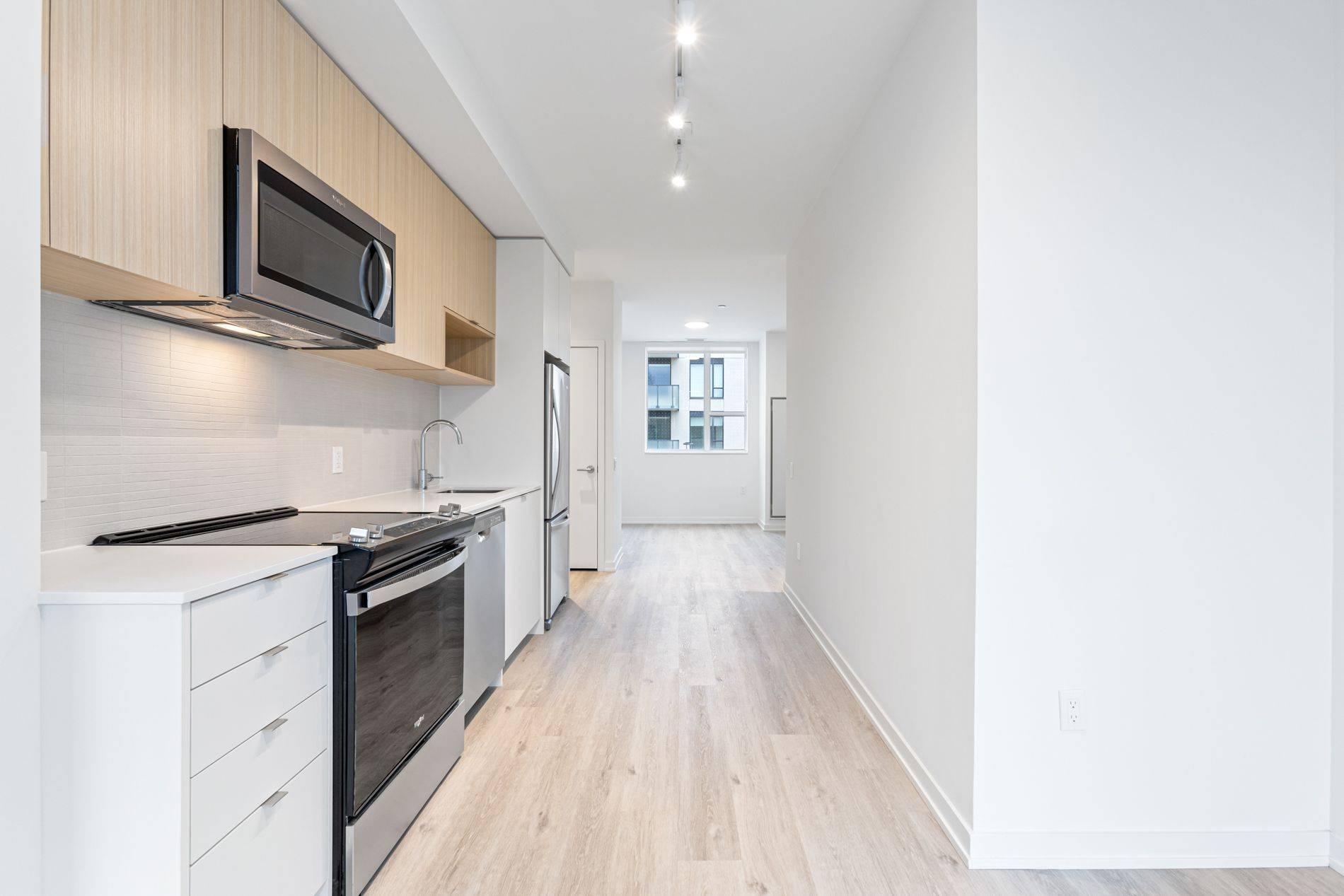 Toronto W08, ON M9C 0E3,49 Broadfield DR W #229