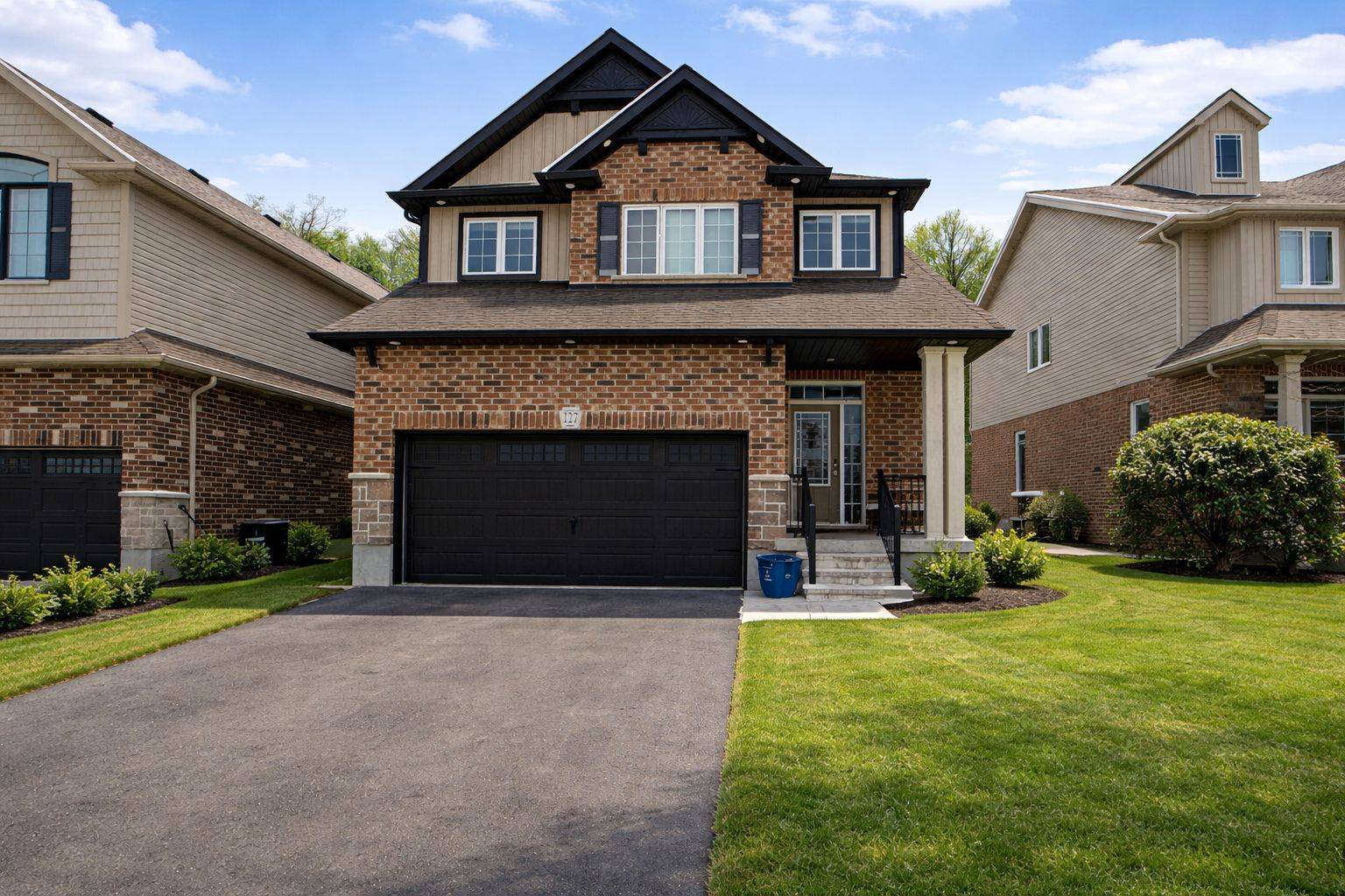 Kitchener, ON N2R 0H2,127 Elmbank TRL #Upper