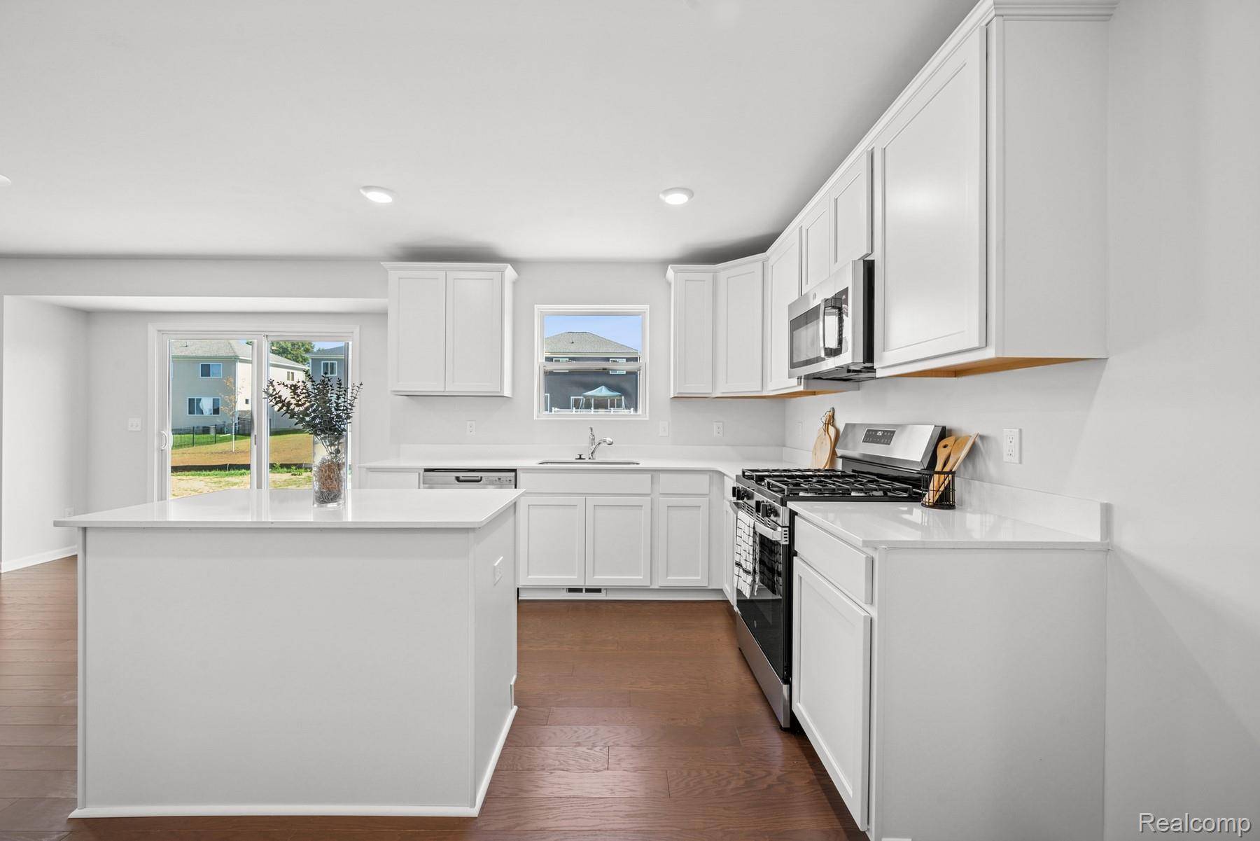 Holly, MI 48442,378 Edge Brook