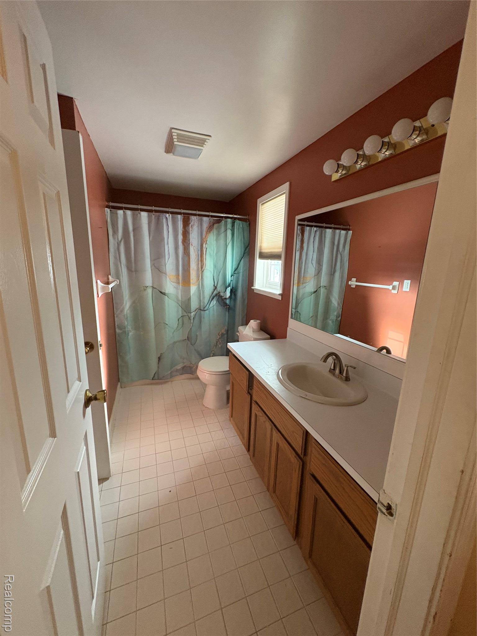 South Lyon, MI 48178,860 Eagle Heights DR E