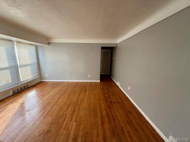 Detroit, MI 48228,9371 Hartwell ST