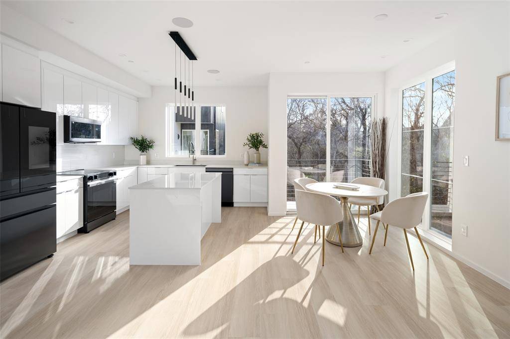 Dallas, TX 75235,4811 Denton Drive #106