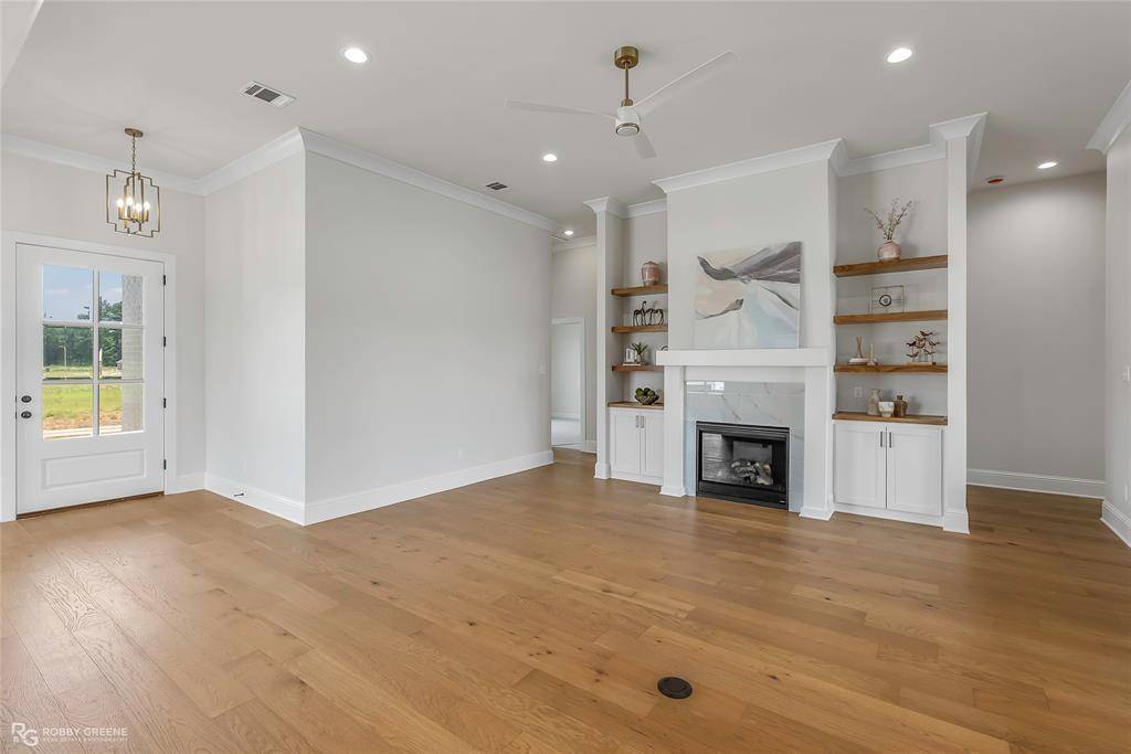 Benton, LA 71006,916 AAron Lane