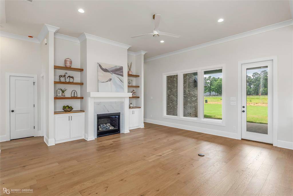 Benton, LA 71006,916 AAron Lane