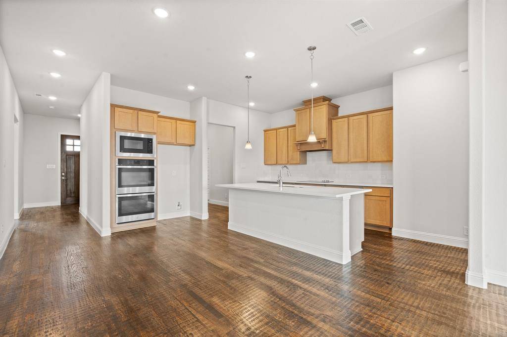 Venus, TX 76084,245 Brahman Street